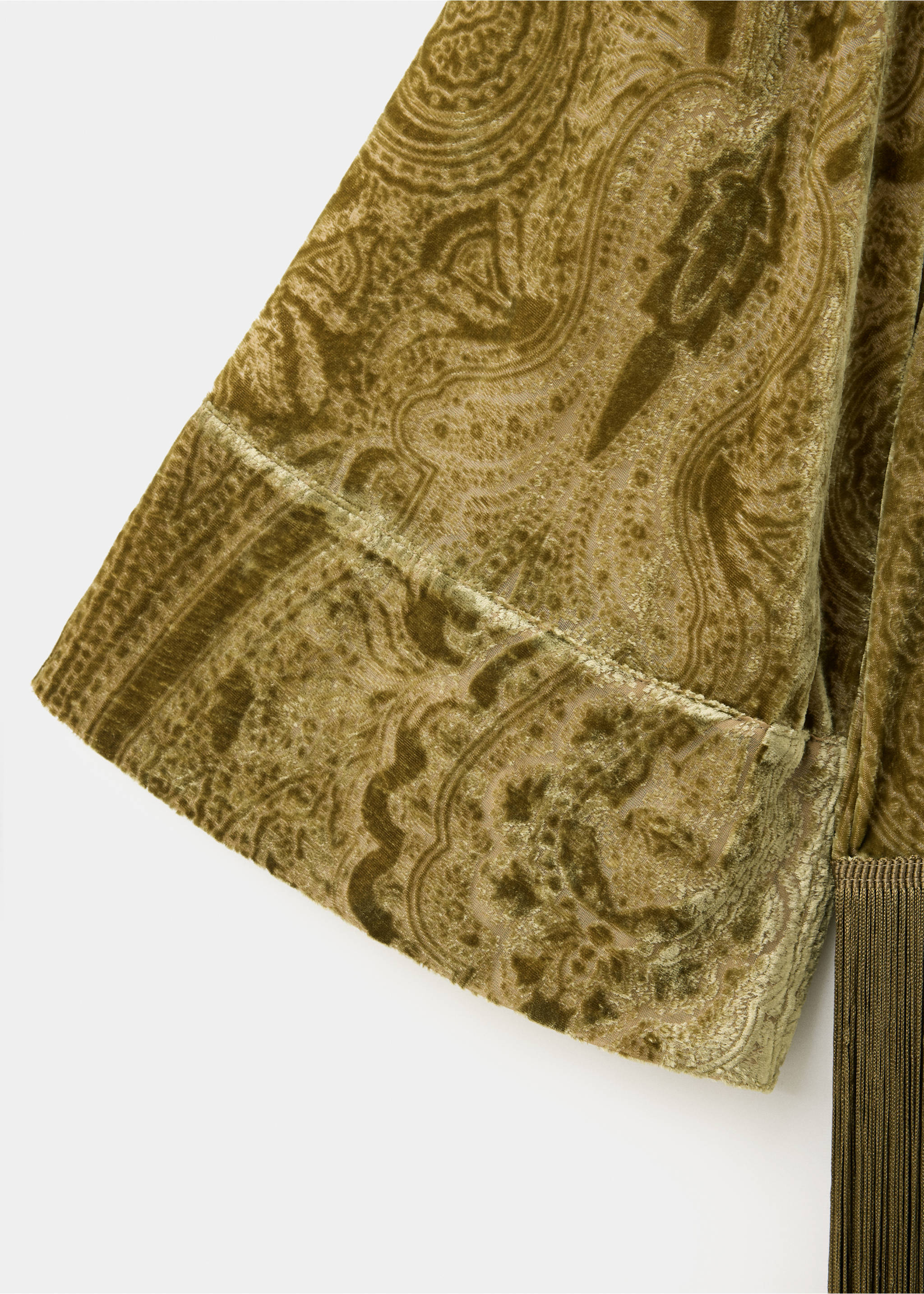 Olive green velvet poncho fabric detail with paisley pattern., Green. Ref: 37029129-00.