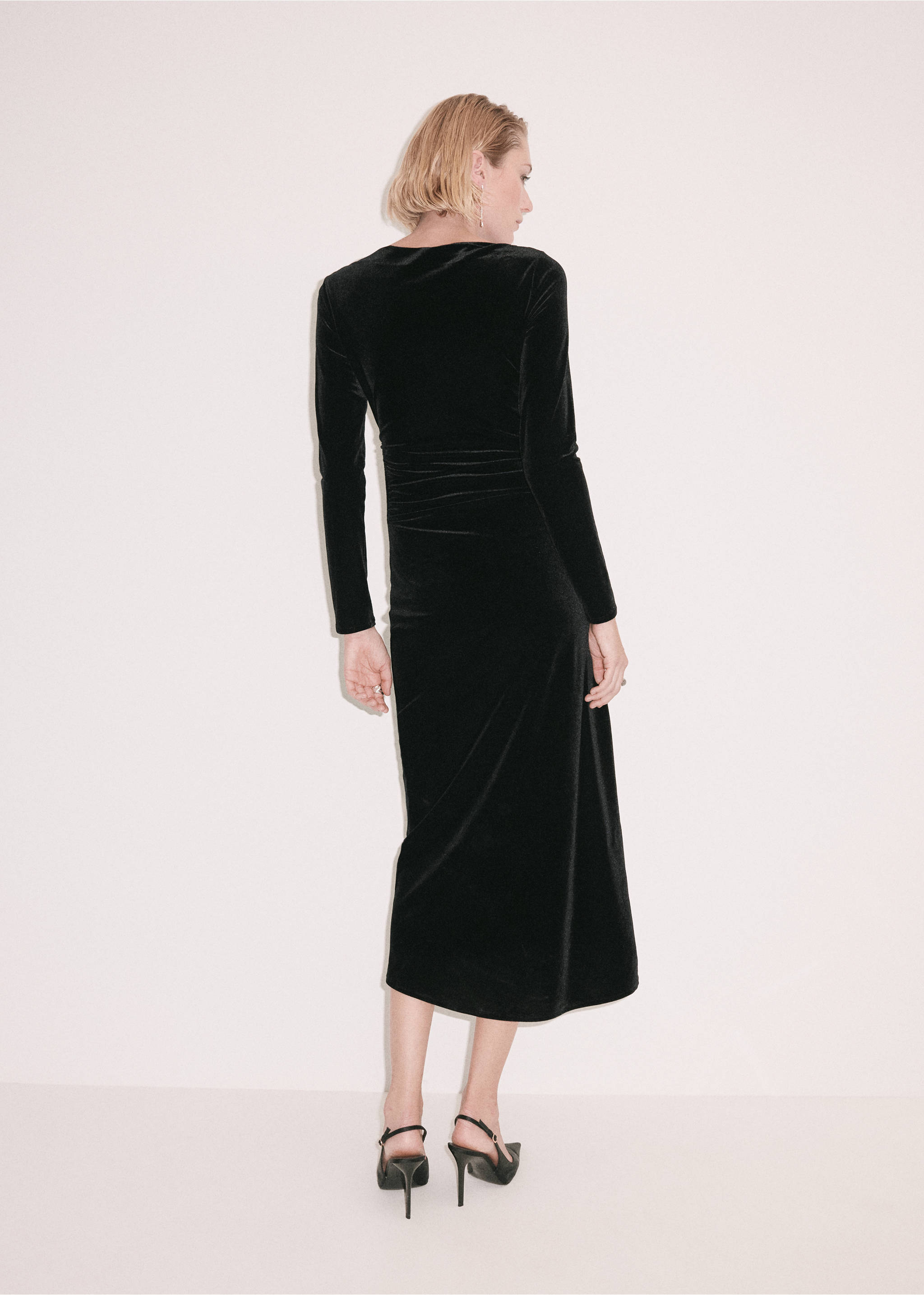 Black velvet midi dress with long sleeves shown from the back., Black. Ref: 37029133-00.