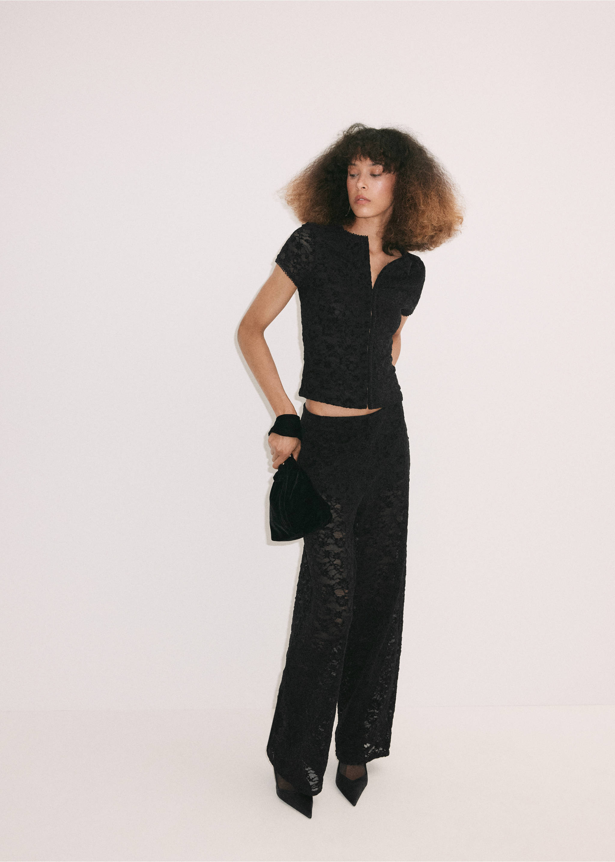 Black lace short-sleeved top with matching trousers., Black. Ref: 37029134-00.