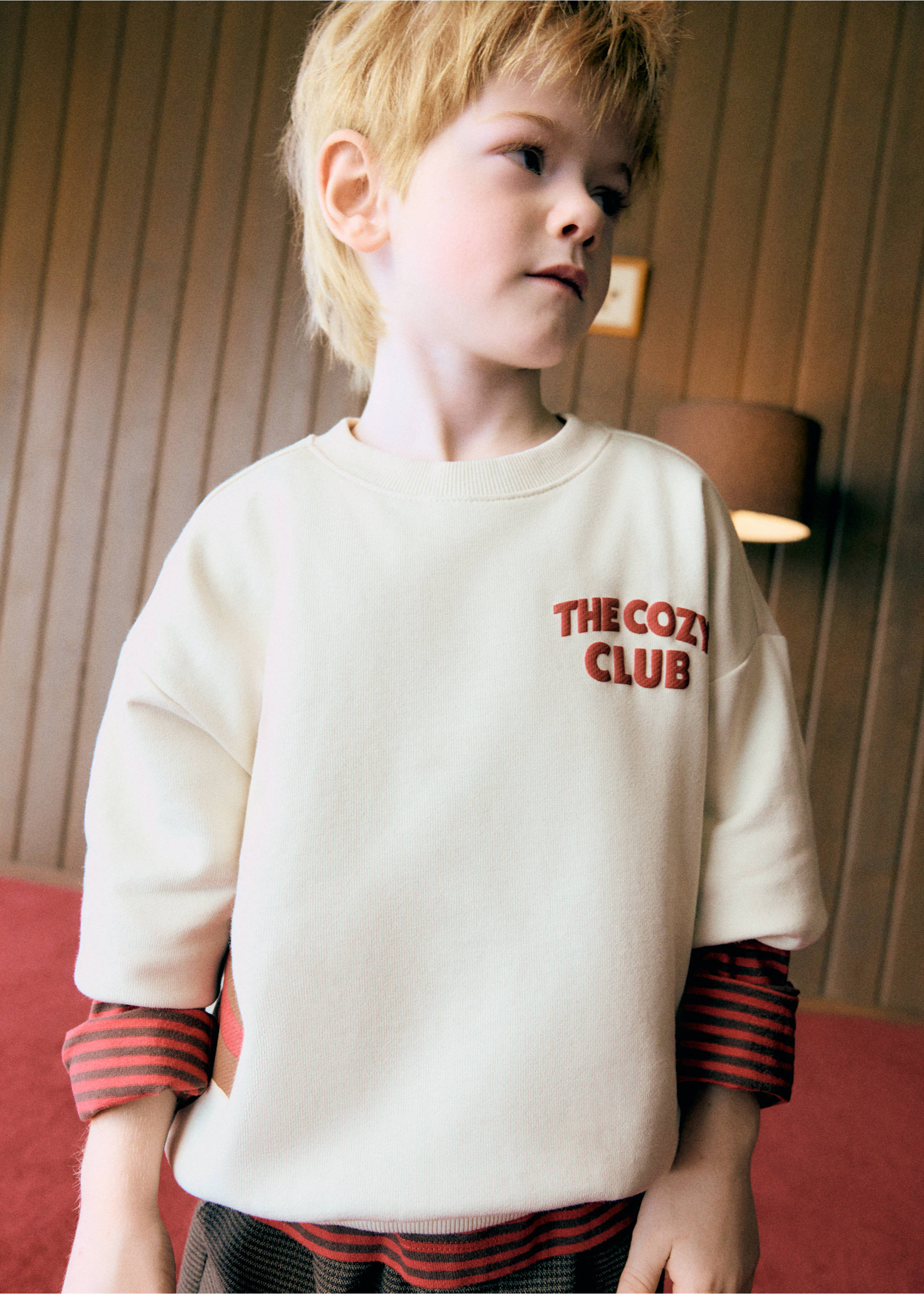 Off-white crew-neck sweatshirt with dropped shoulders and red text., Off White. Ref: 37029211-00.