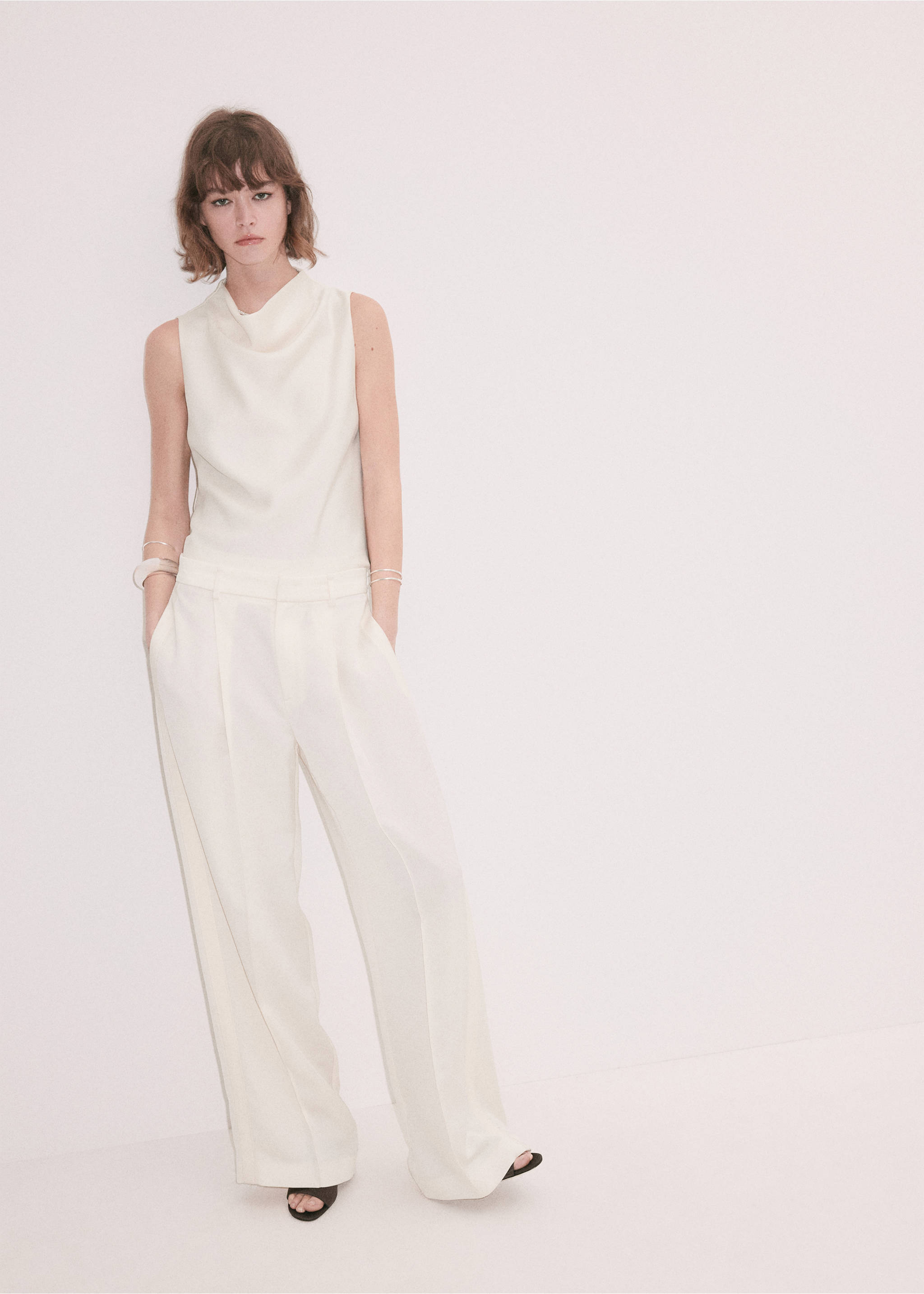 White wide-leg pleated trousers with a structured waistband., Ecru. Ref: 37029214-00.