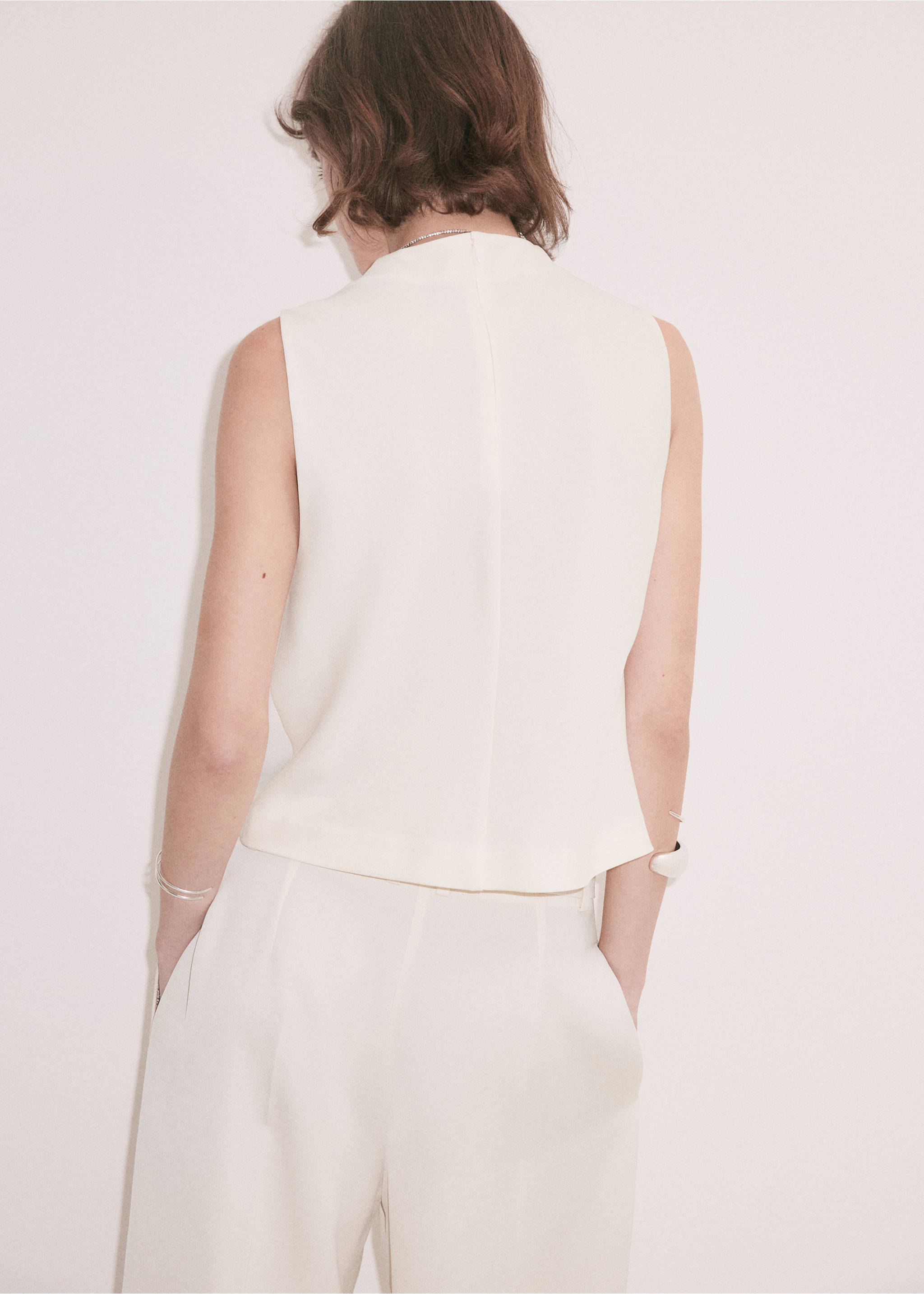 White trousers, shown from the back on a model wearing a matching top., Ecru. Ref: 37029214-00.