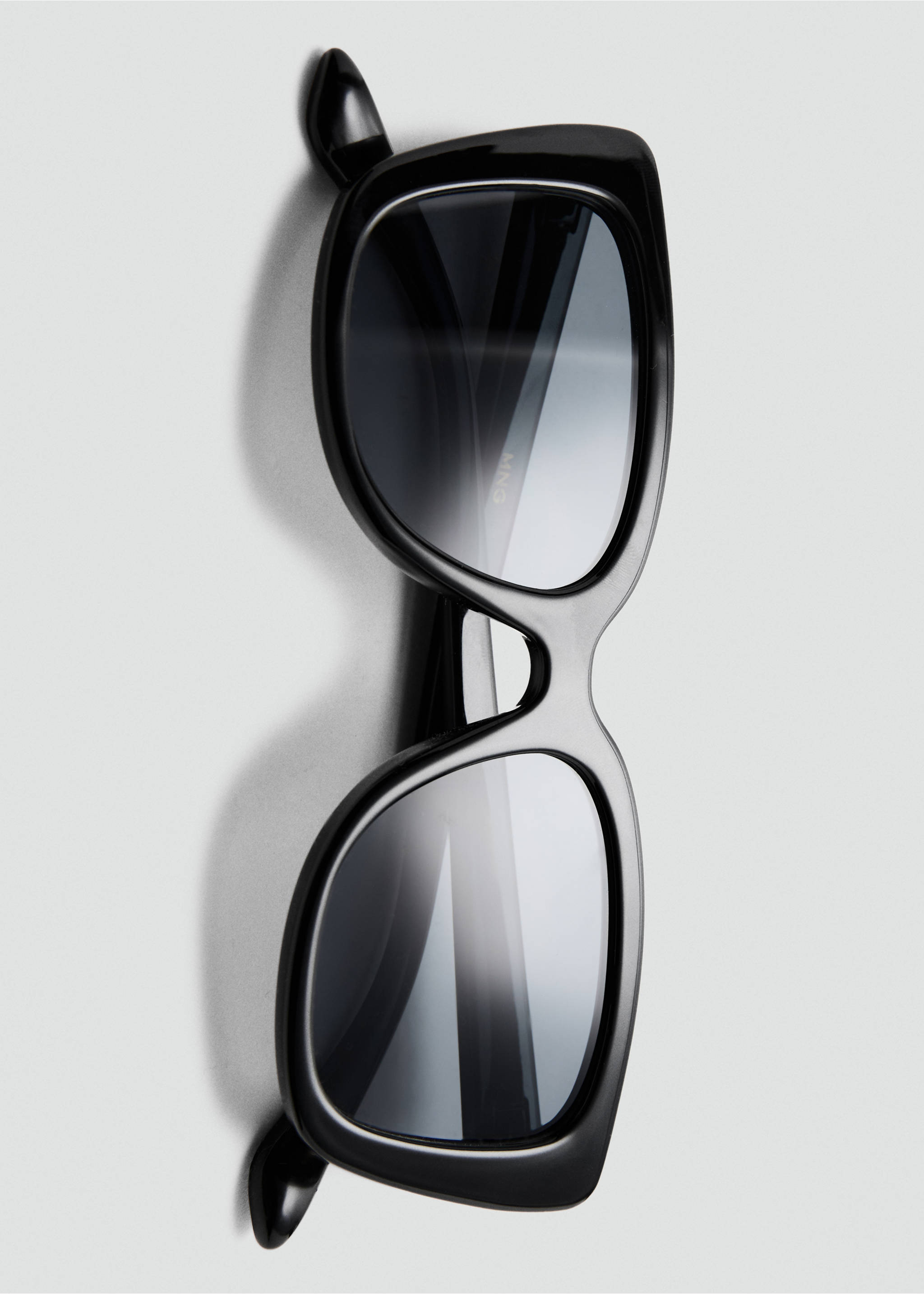 Sonnenbrille mit viereckiger Brillenfassung - Detail des Artikels 2, Schwarz. Ref: 37031329-00.
