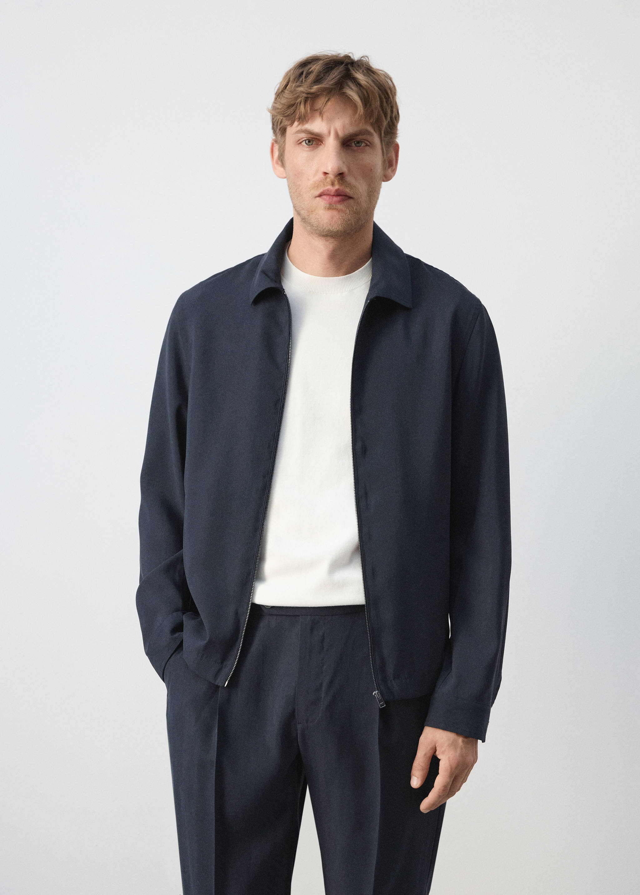 Куртка из модала на молнии - Средний план