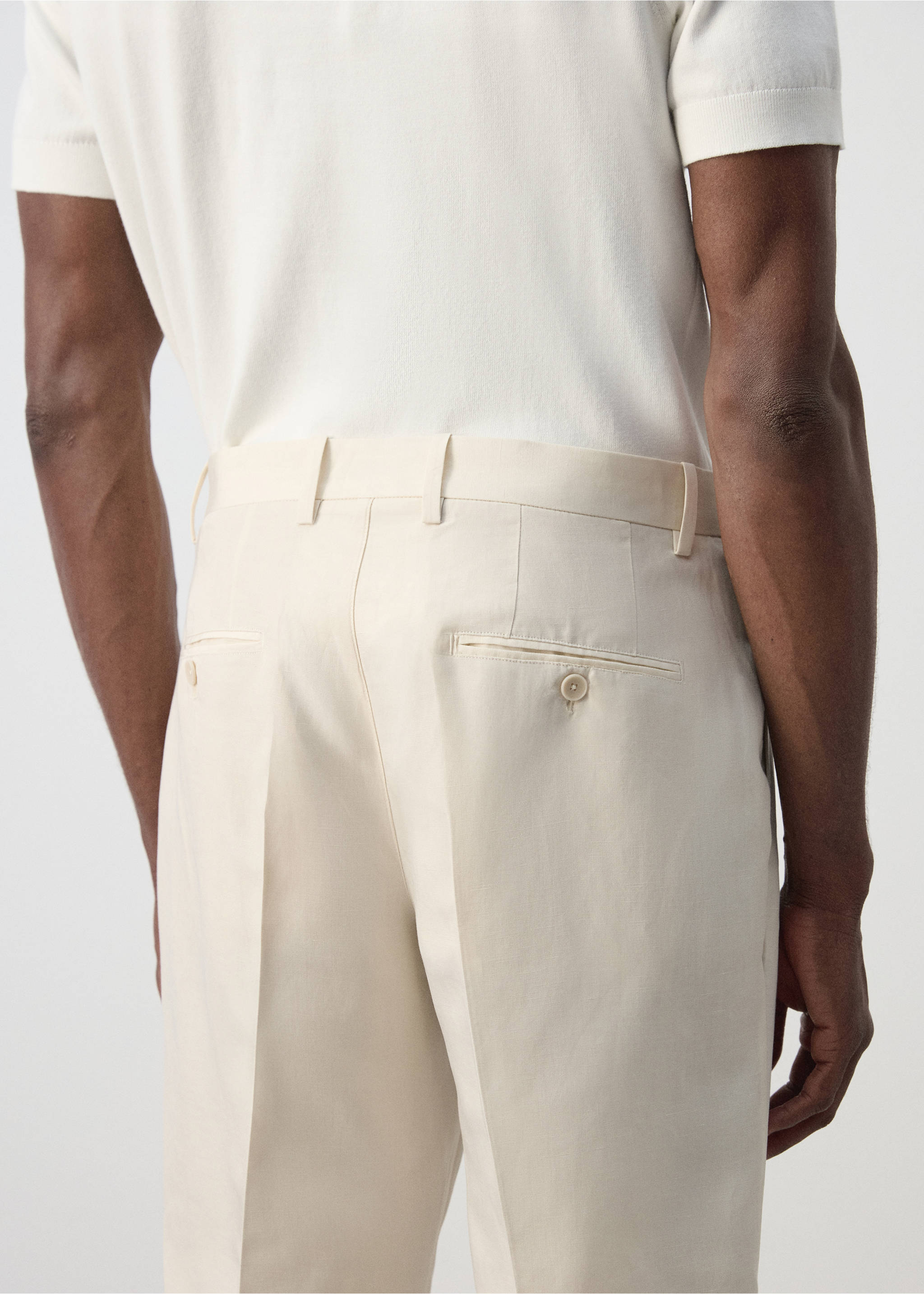 Pantalón regular fit lyocell pinzas - Detalle del artículo 4, Blanco marfil. Ref: 37031338-00.