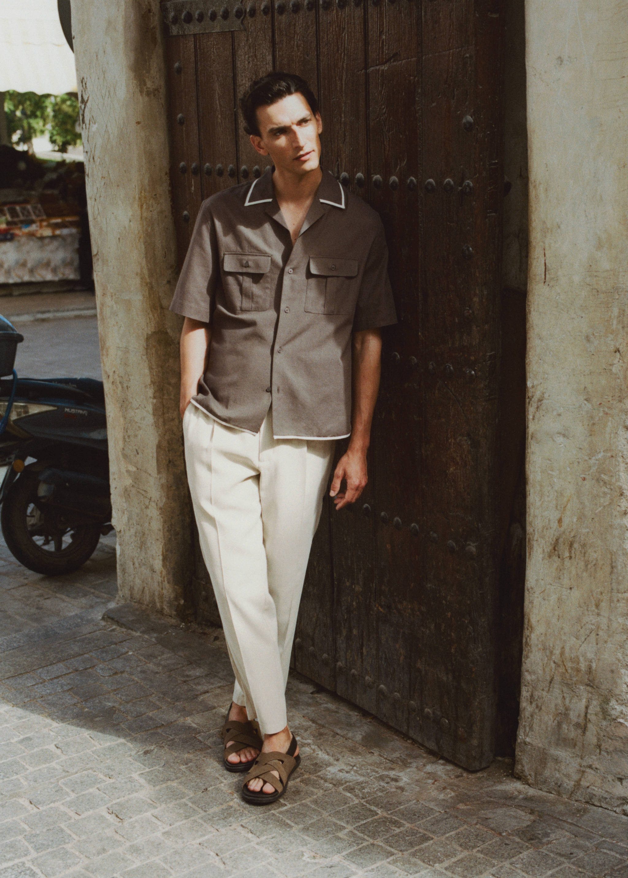 Regular fit trousers in a lyocell-linen blend - Details of the article 5