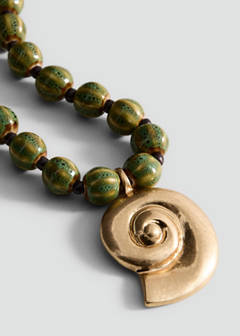 Beaded necklace with ceramic shell appliqué — Gold 2