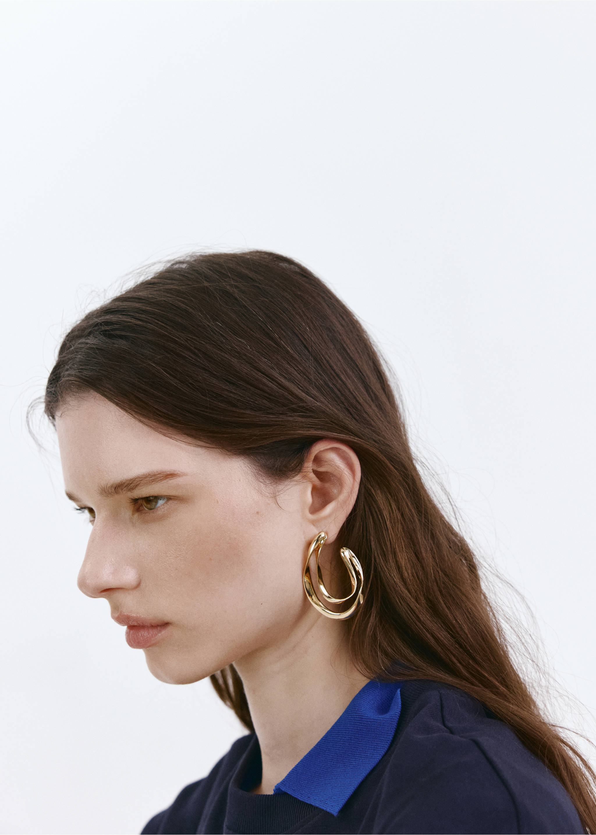 Irregular oval earrings - Details of the article 9, Gold. Ref: 37031349-00.