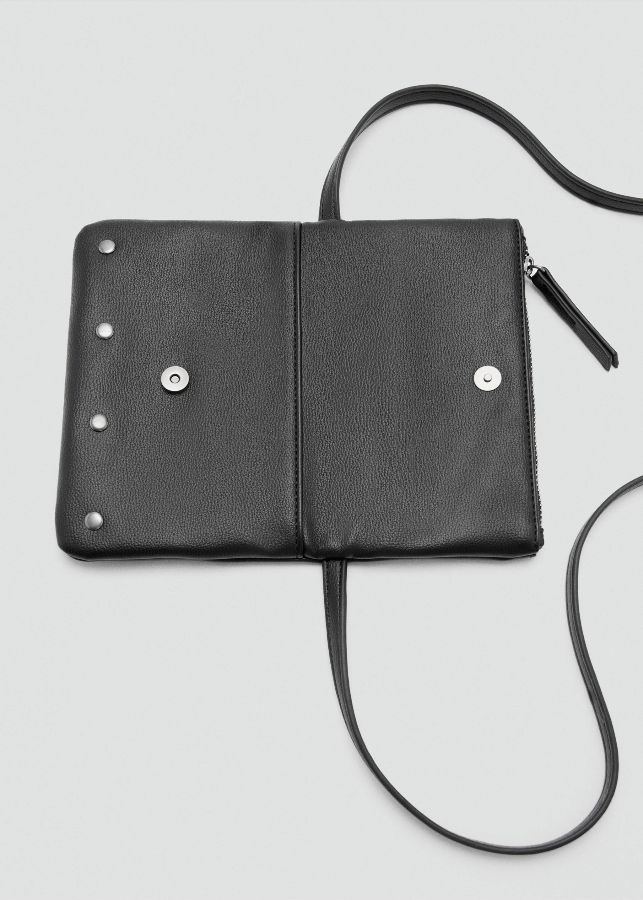 Sac tachas - Détail de l'article 1, Noir. Ref: 37031361-00.