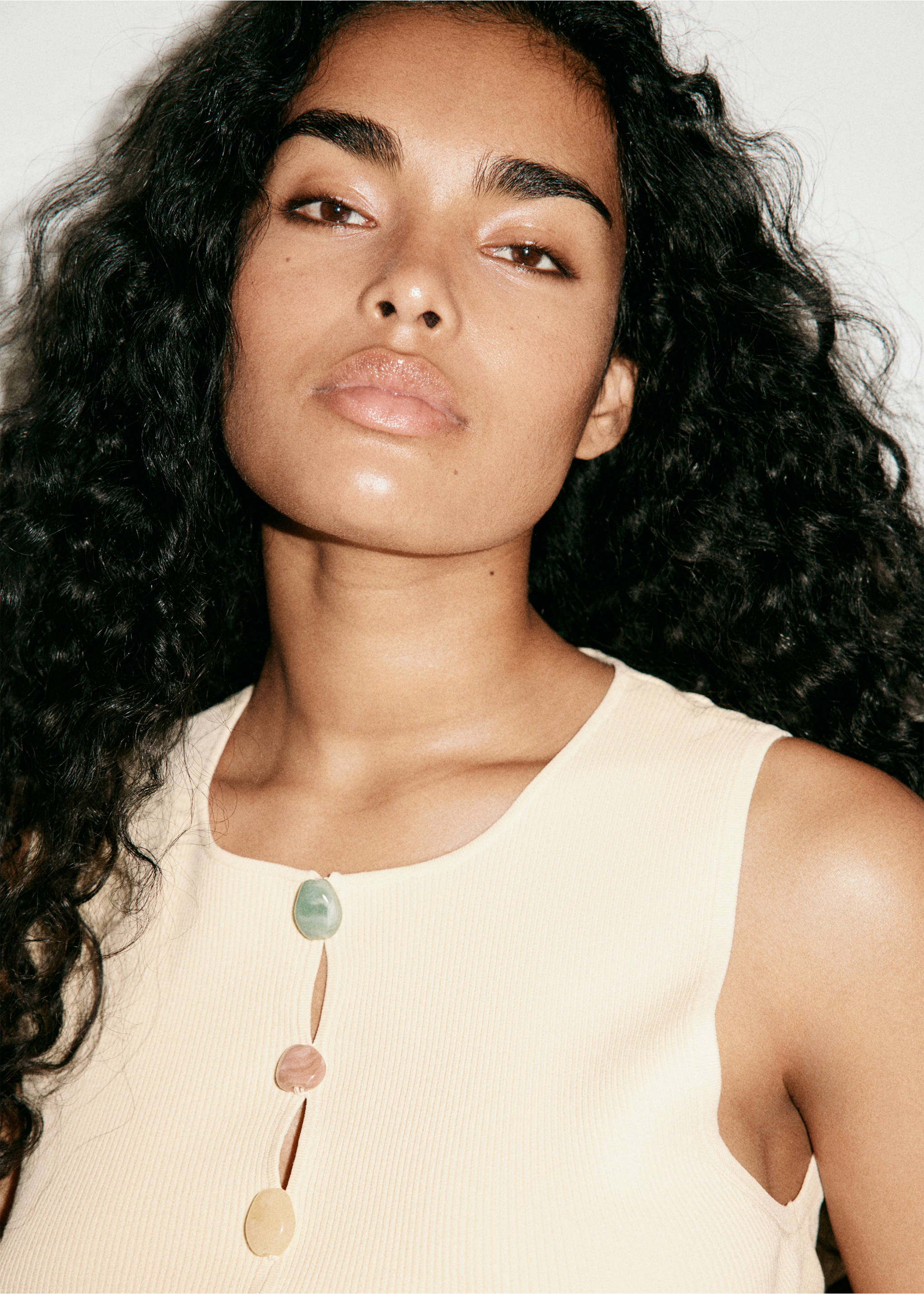 Ribbed top with beads - Details of the article 4, Vanilla. Ref: 37031362-00.