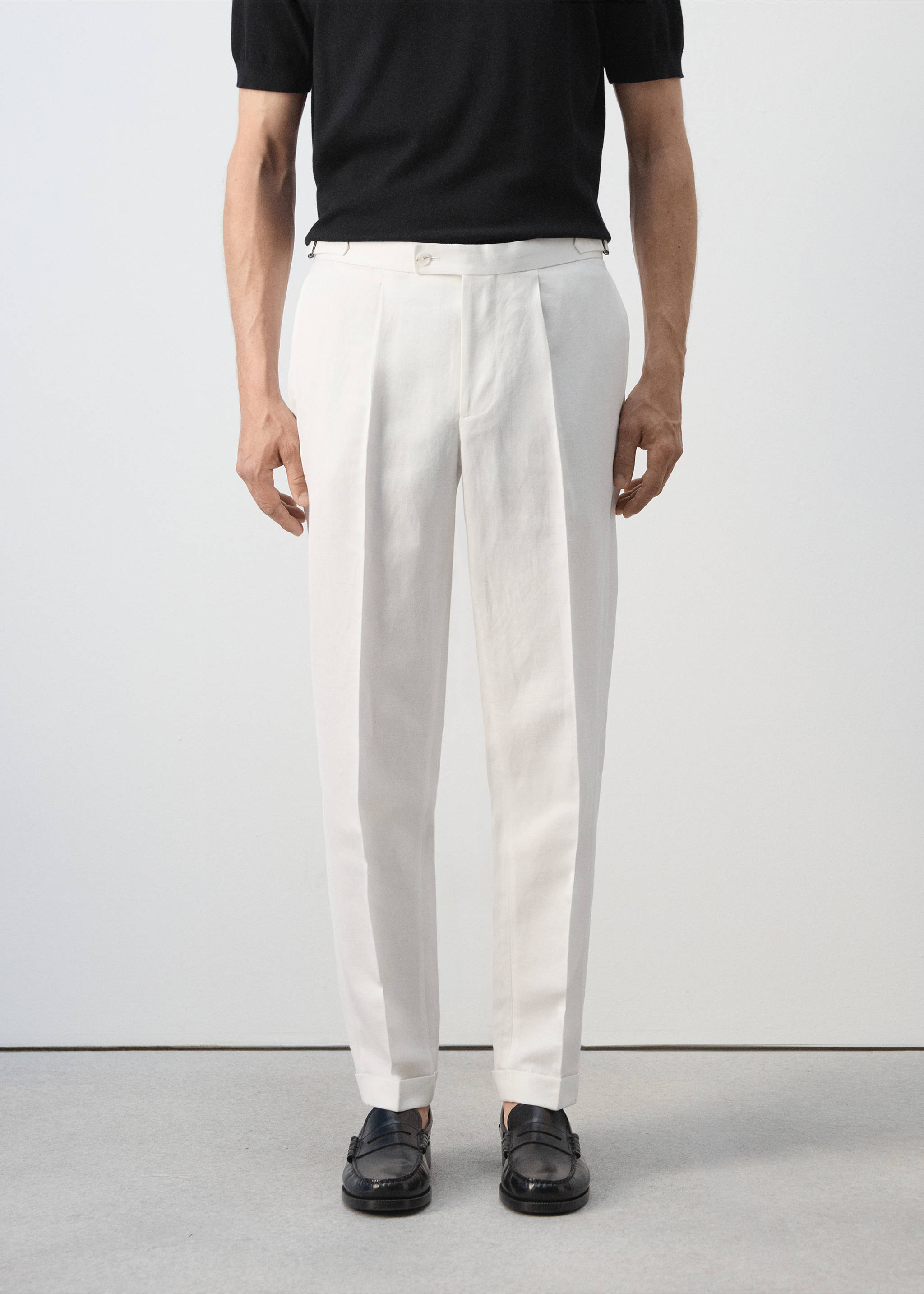 Pantalon de costume en mélange de lin à pinces - Plan moyen, Blanc. Ref: 37031370-00.