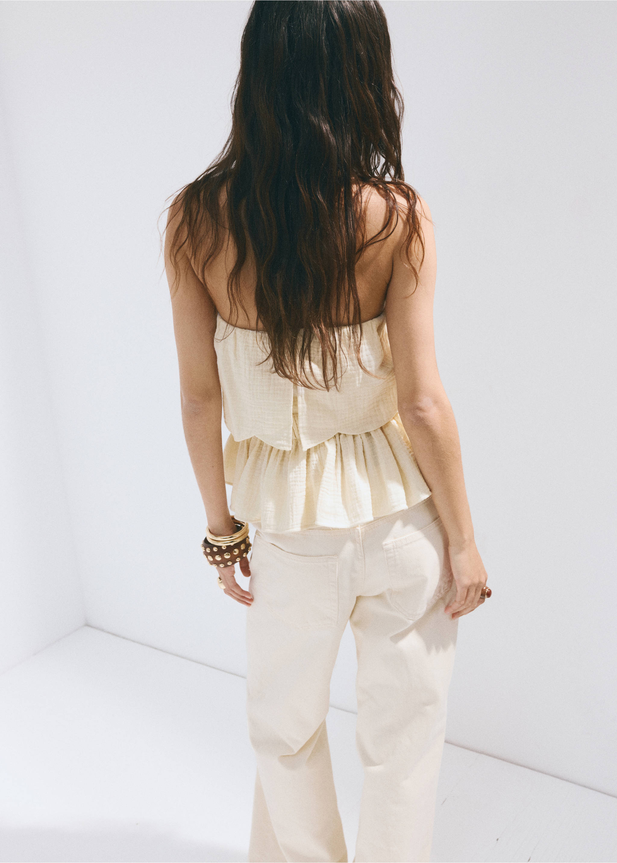 Crinkled top with embroidered details - Reverse of the article, Ecru. Ref: 37031372-00.