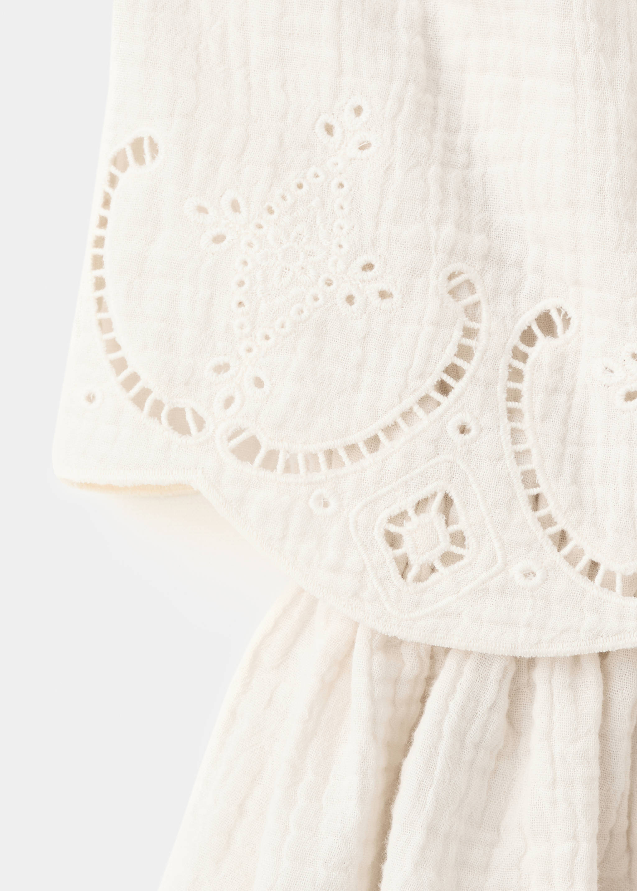 Crinkle top with embroidered details - Details of the article 8