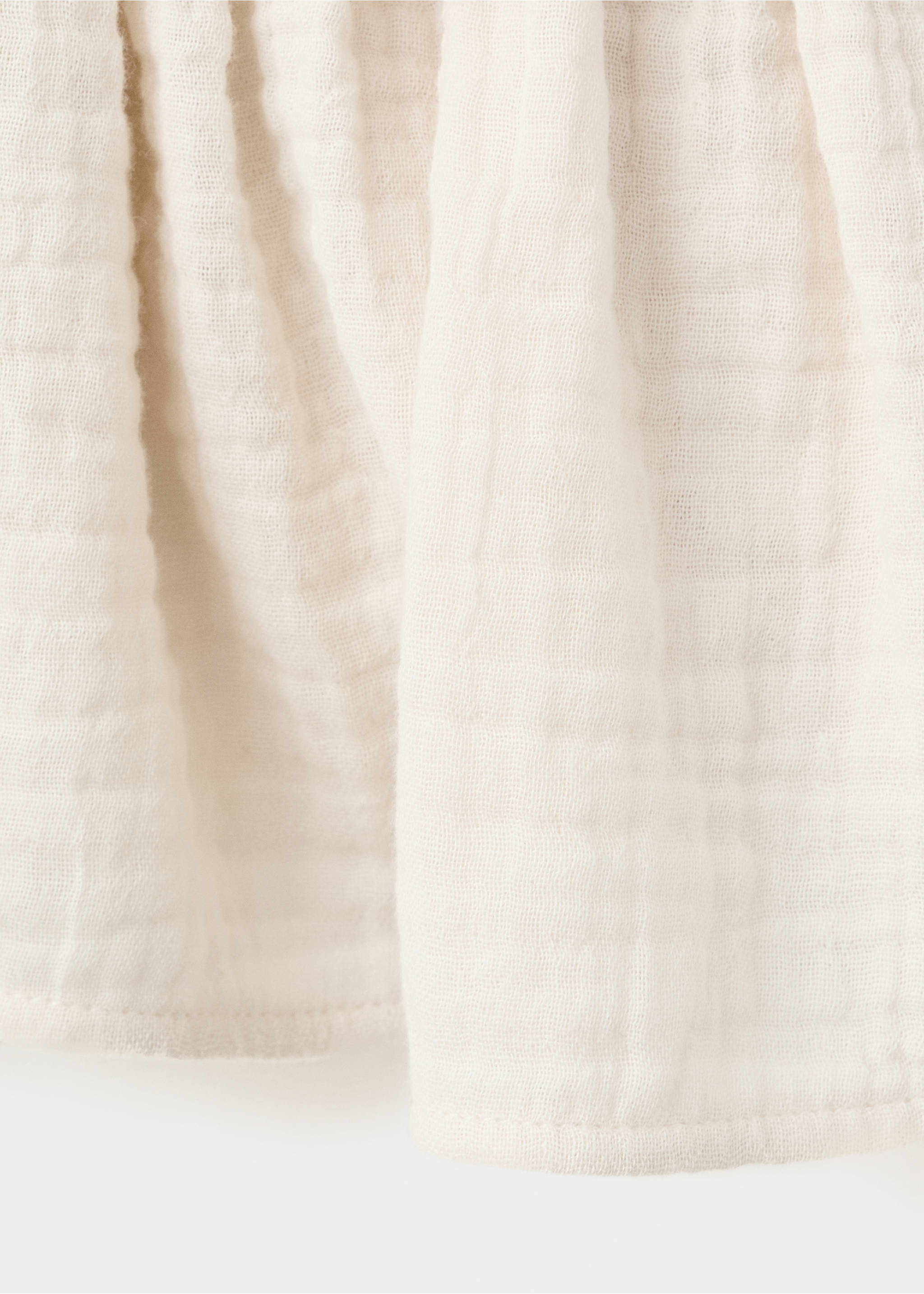 Crinkled top with embroidered details - Details of the article 0, Ecru. Ref: 37031372-00.