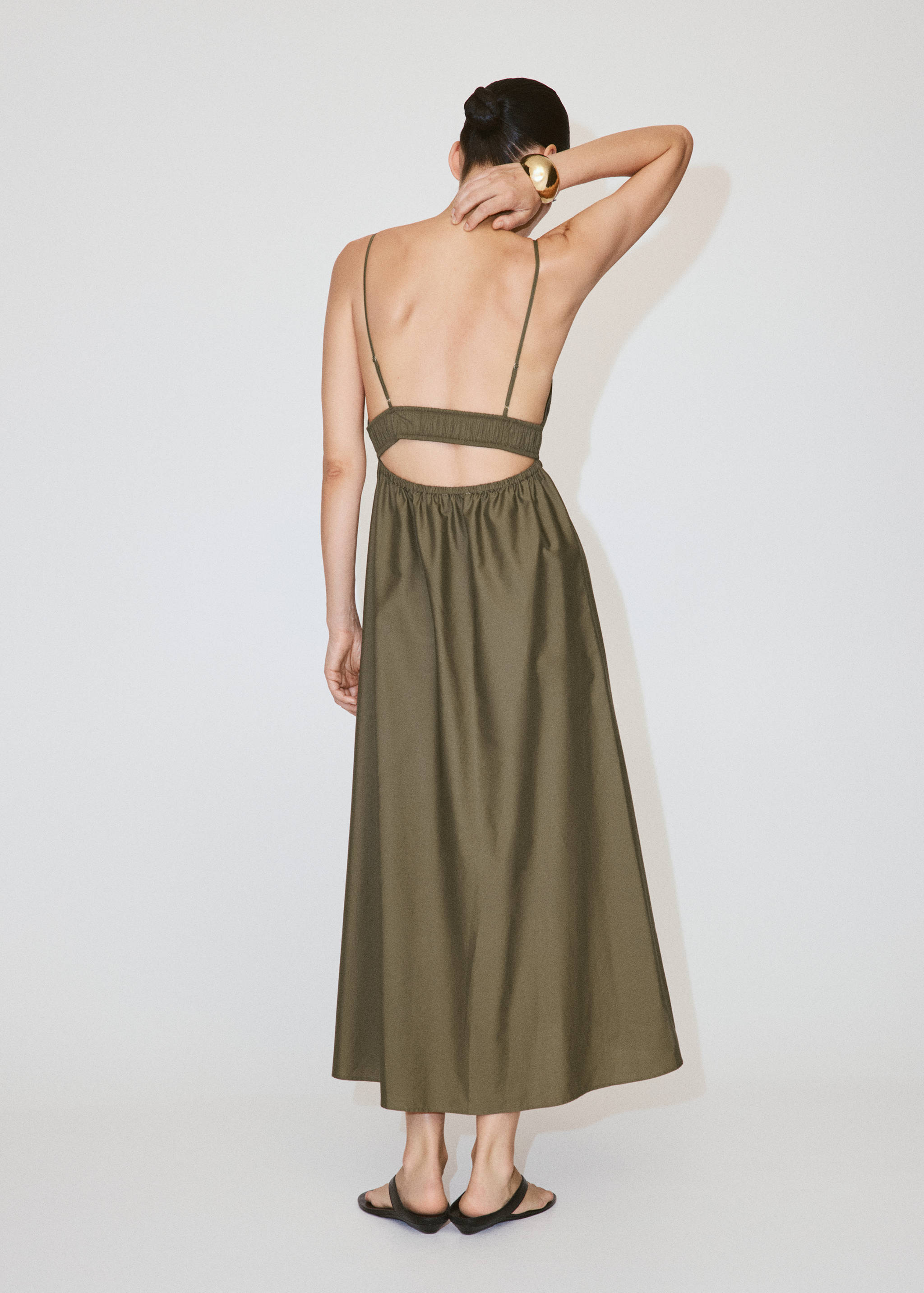 Ruched dress with open back - Reverse of the article