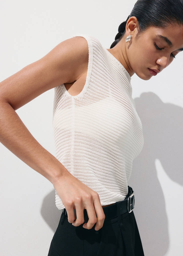 Short-sleeved knitted sweater — Off White