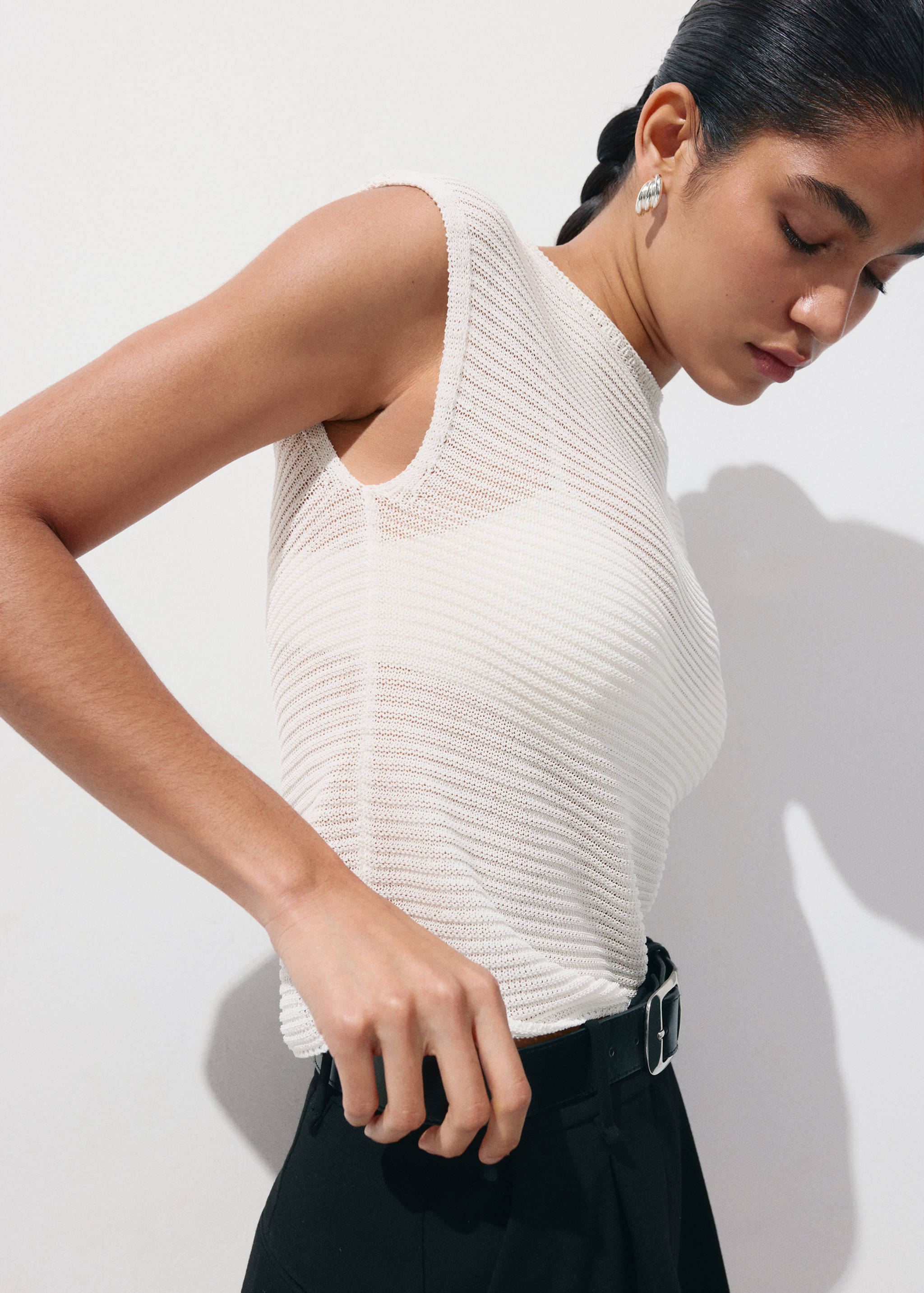 Short-sleeved knitted sweater - Medium plane
