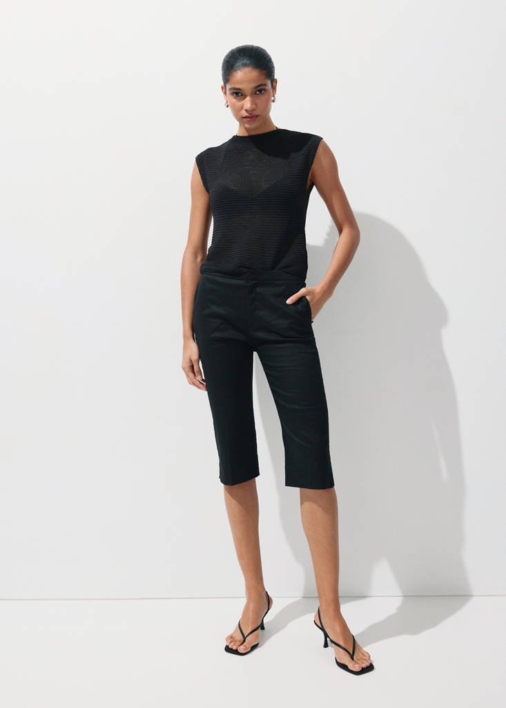 Short-sleeved knitted sweater — Black