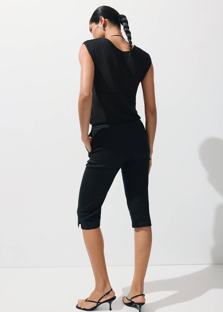 Short-sleeved knitted sweater — Black