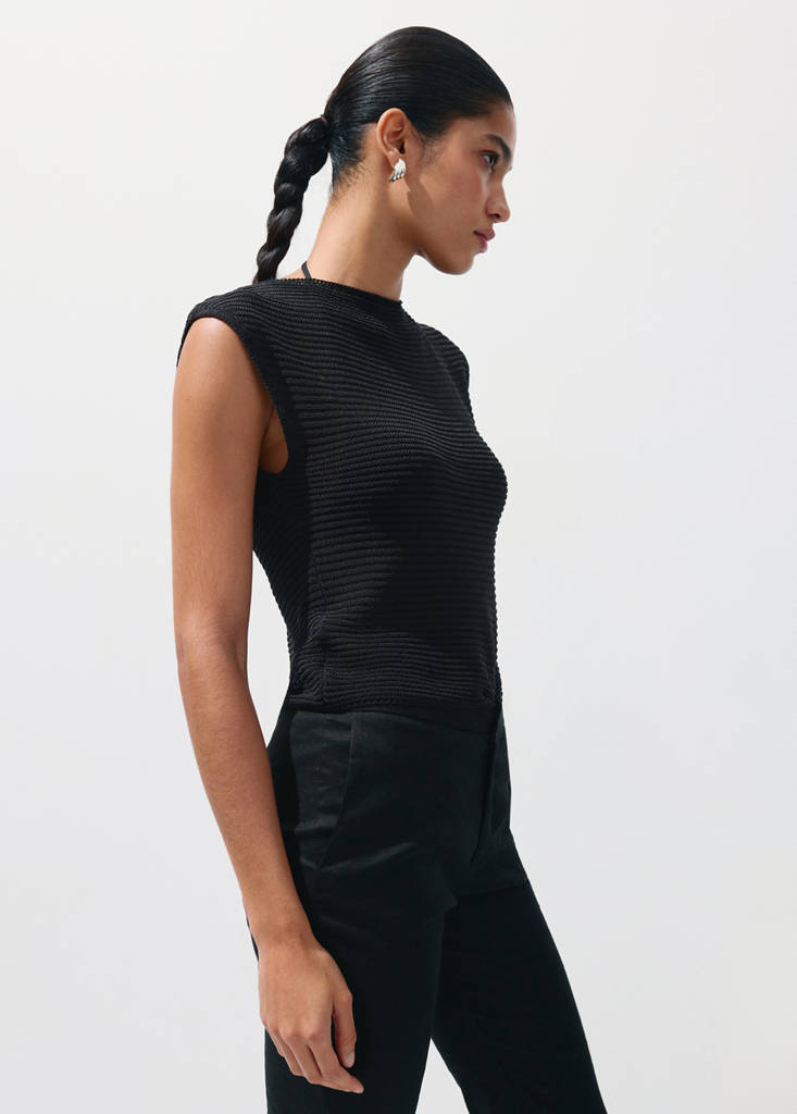 Short-sleeved knitted sweater — Black