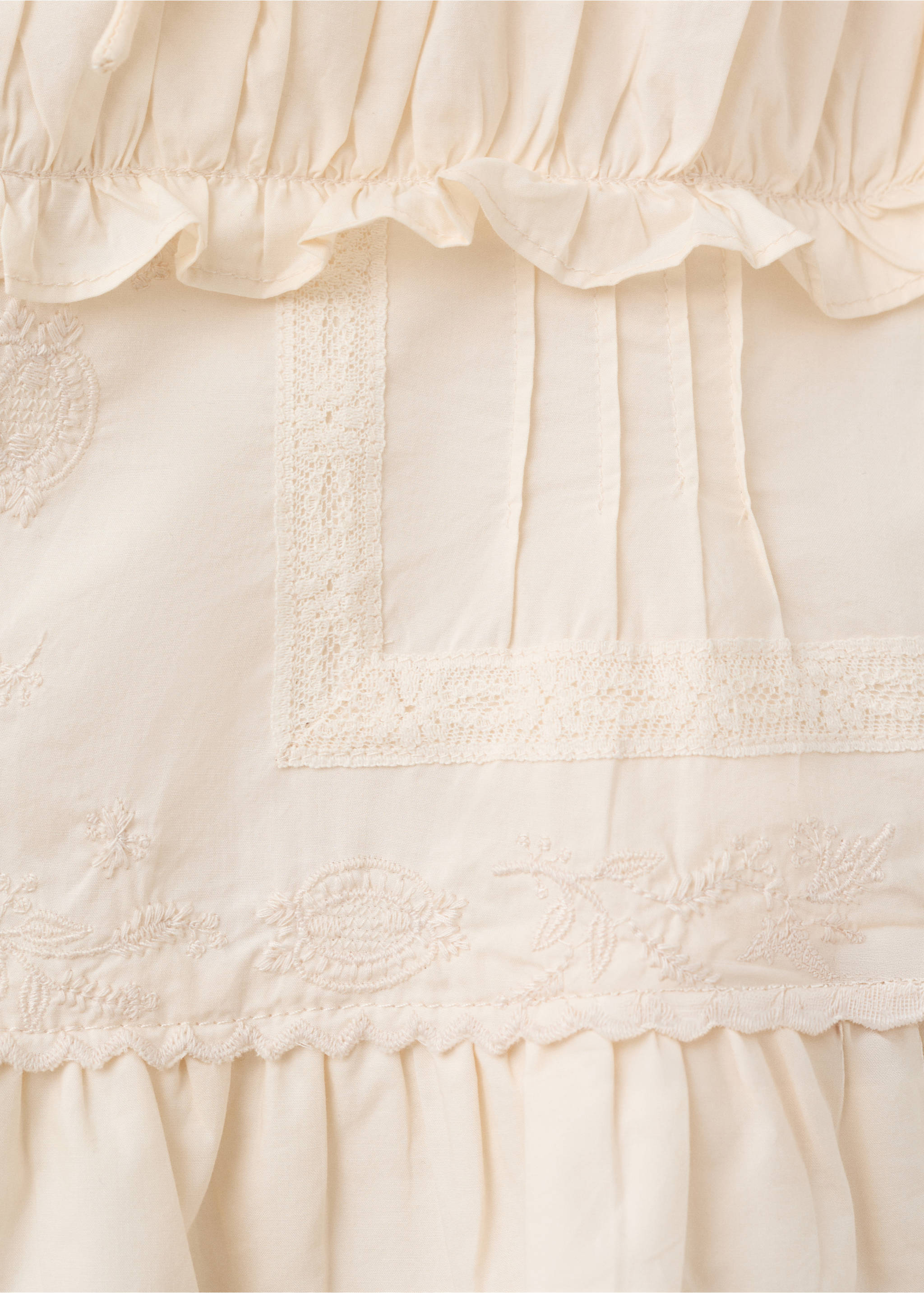 Top with embroidered details - Details of the article 0, Ecru. Ref: 37031383-00.