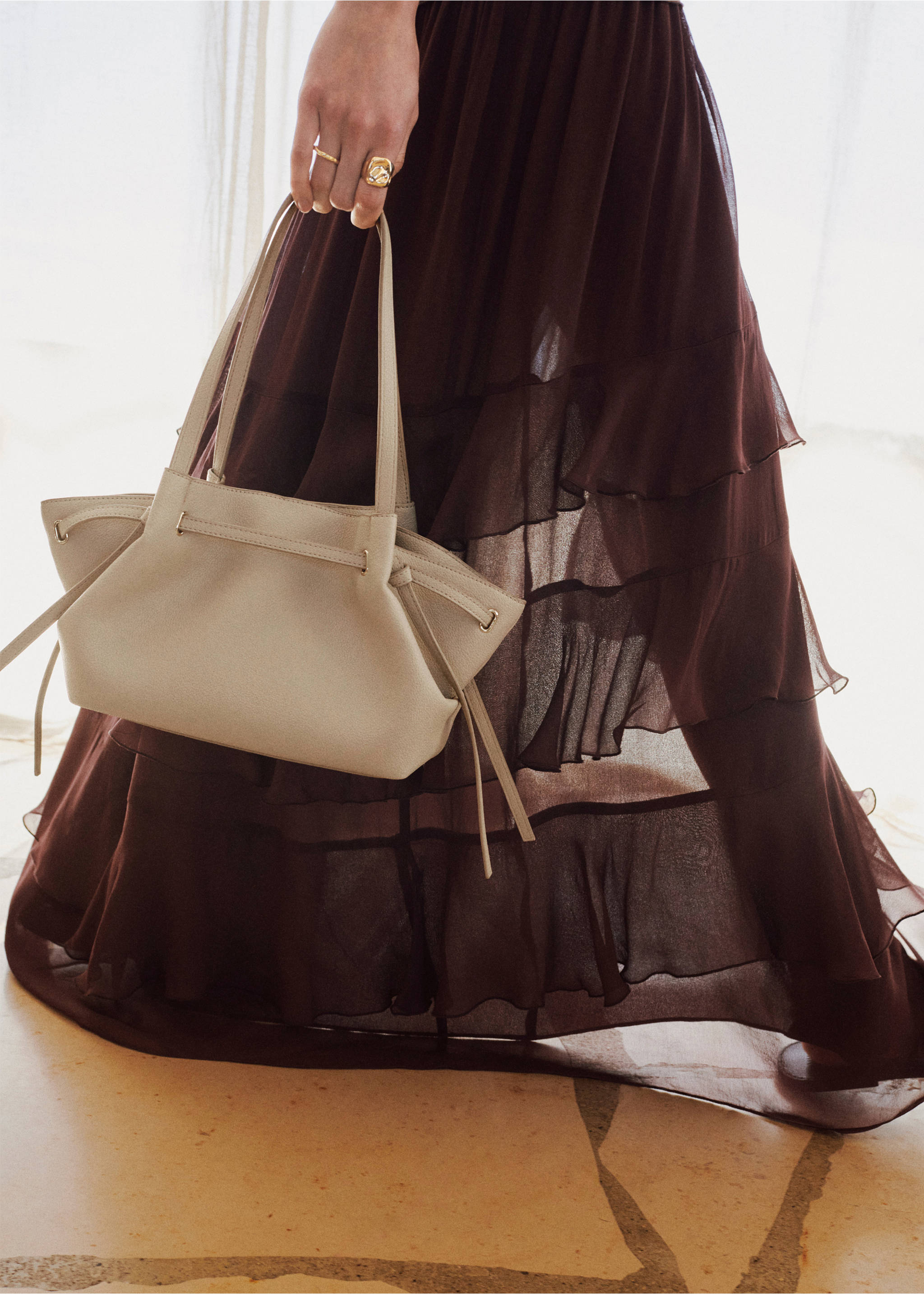 Bolso medio hombro efecto piel - Plano general, Blanco roto. Ref: 37031388-00.