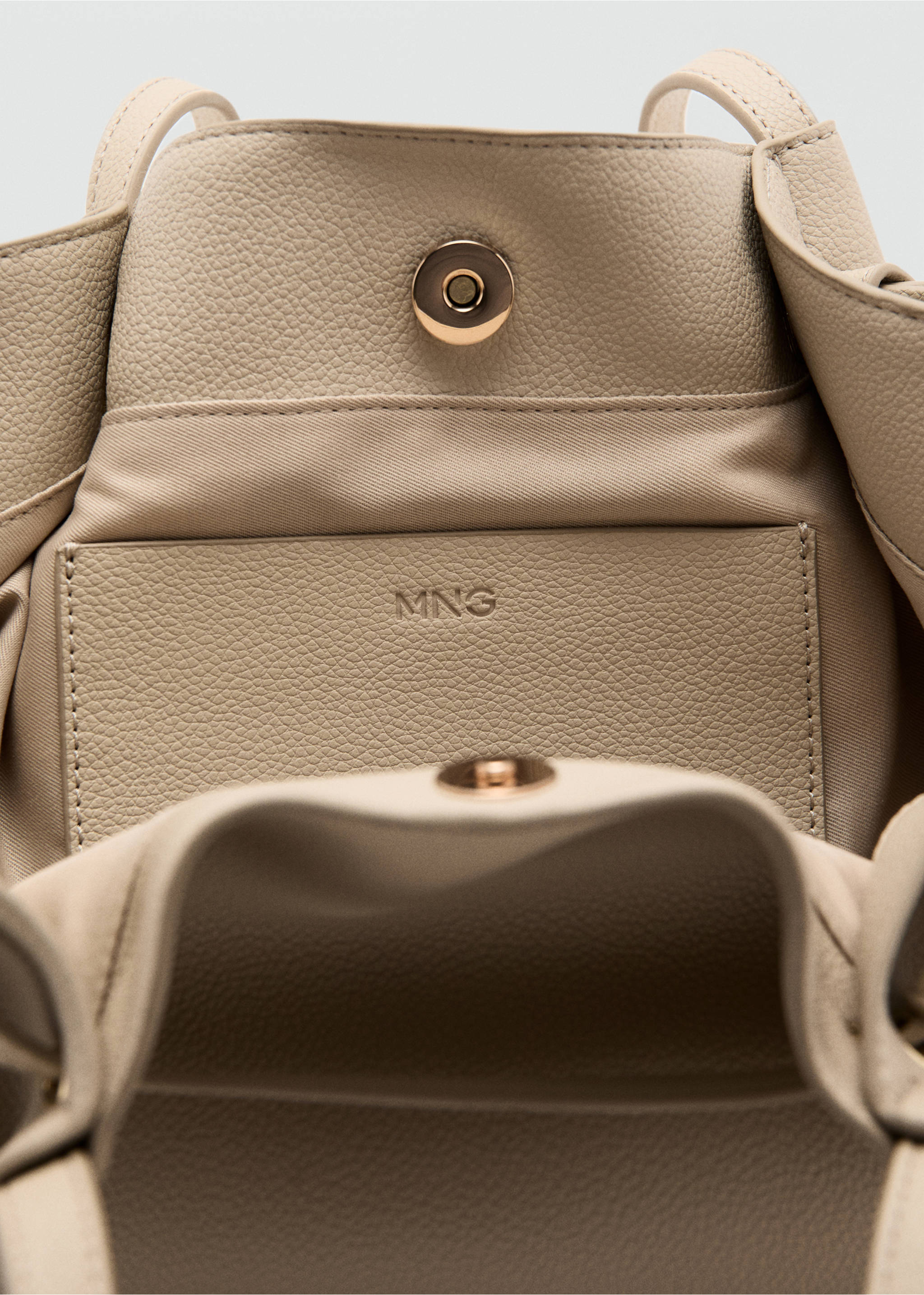 Bolso medio hombro efecto piel - Detalle del artículo 3, Blanco roto. Ref: 37031388-00.