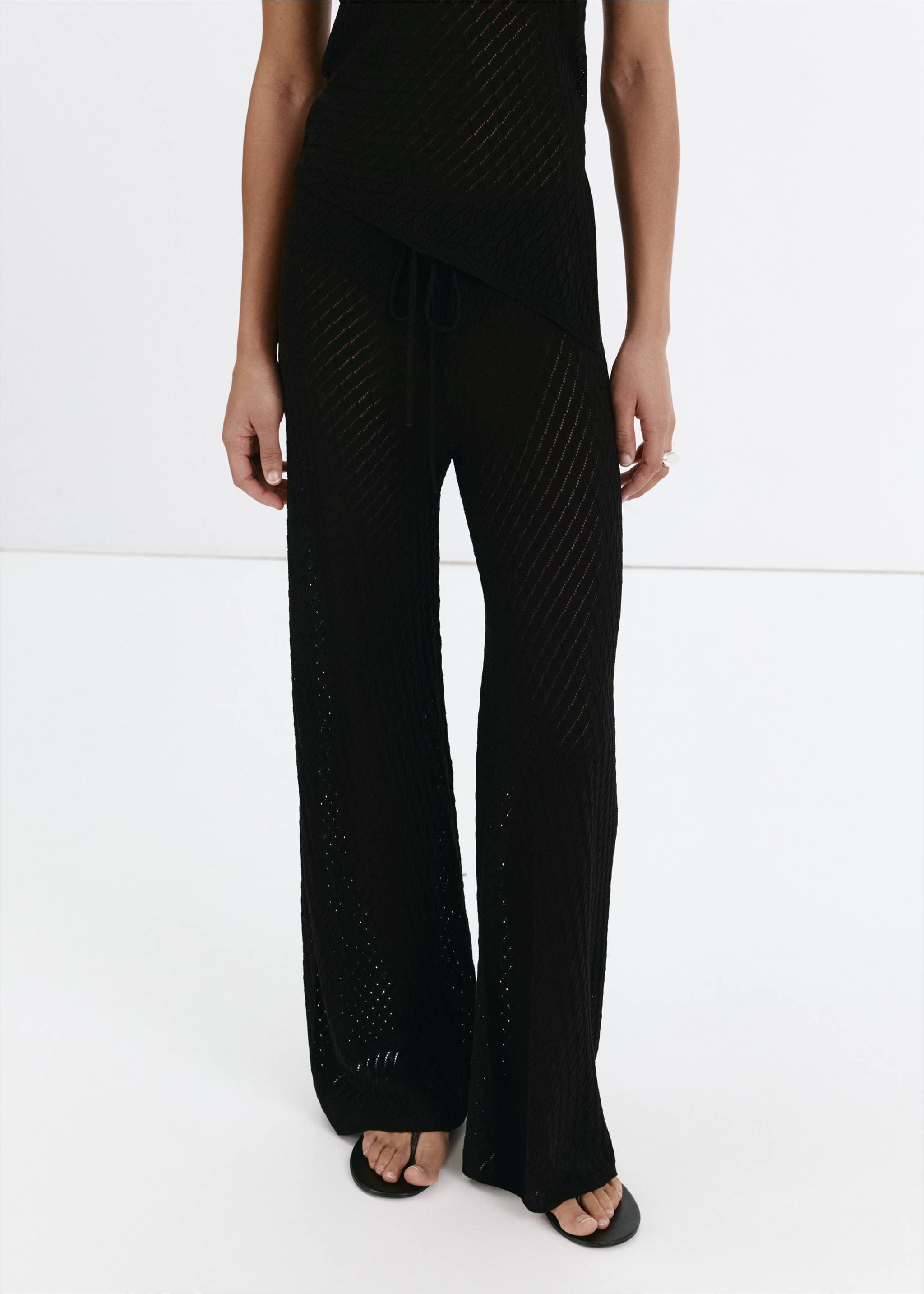 Straight-fit openwork knitted trousers - Medium plane, Black. Ref: 37031391-00.