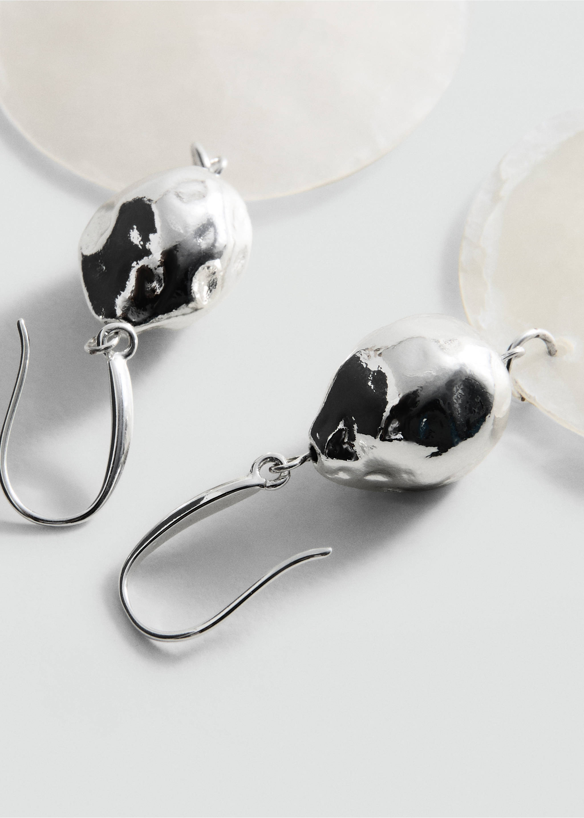 Boucles d'oreilles pendantes coquillage - Détail de l'article 1, Argent. Ref: 37031398-00.