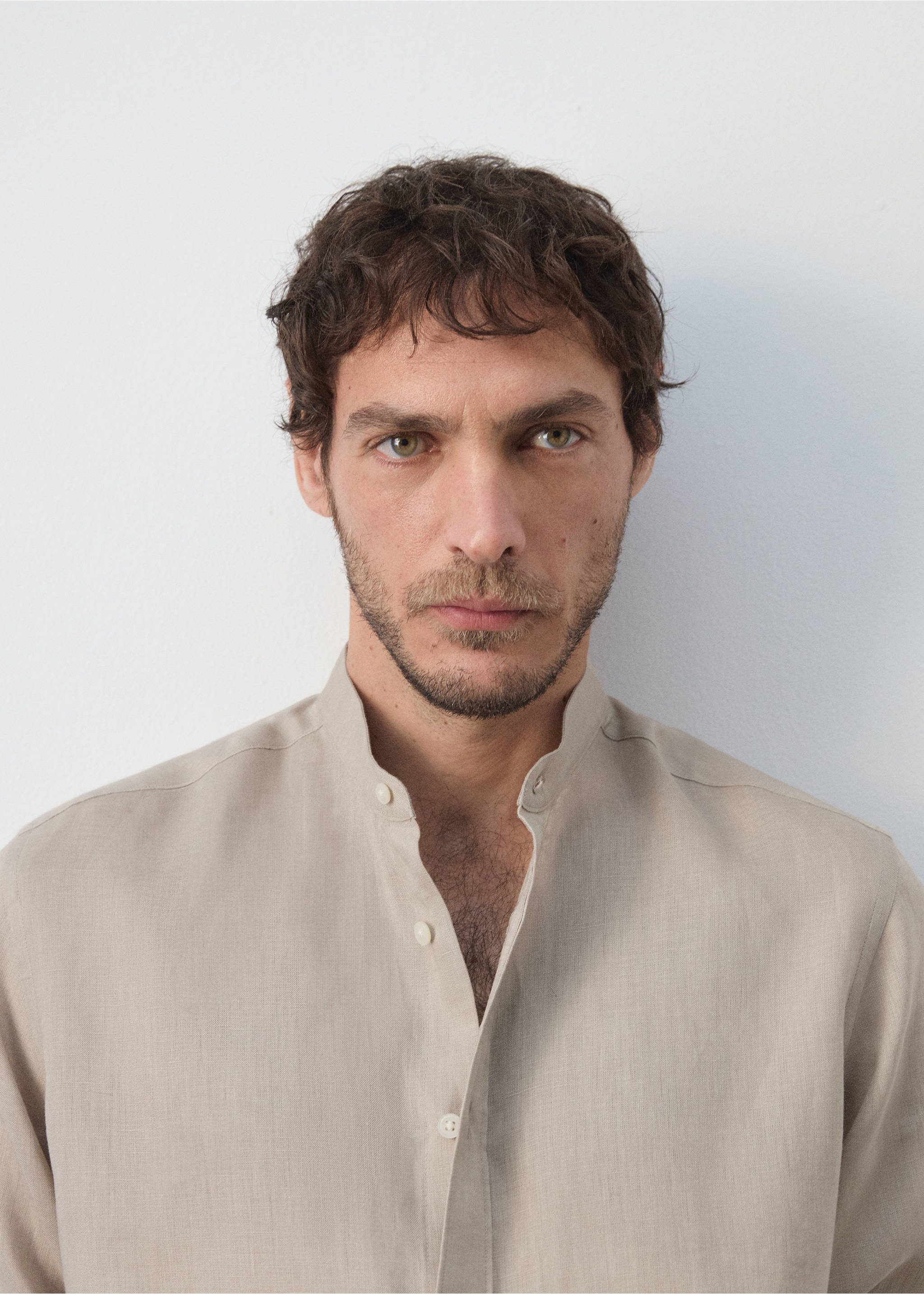 Regular-fit 100% linen shirt - Details of the article 1, Sand. Ref: 37031400-00.