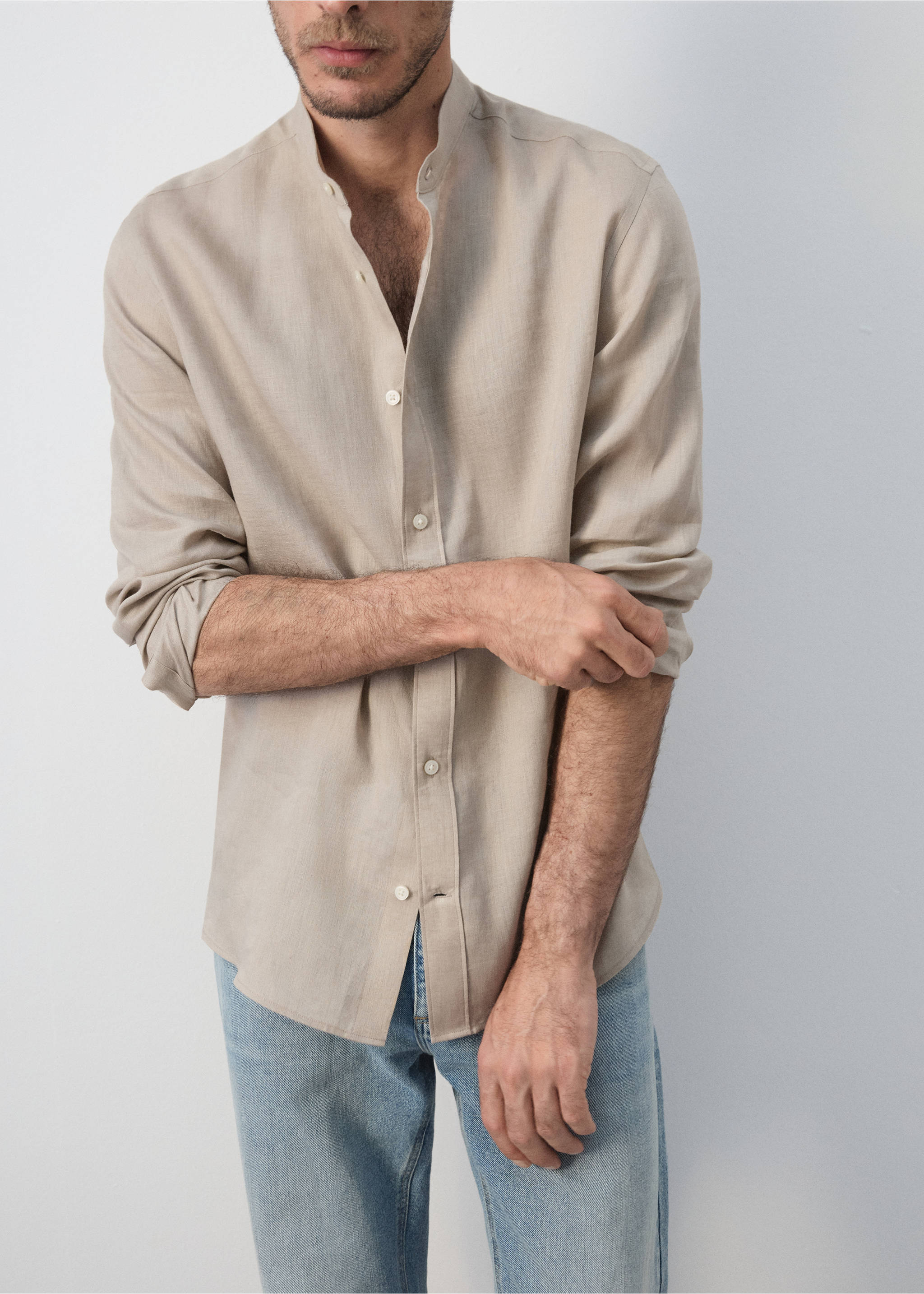 Regular-fit 100% linen shirt - Details of the article 3, Sand. Ref: 37031400-00.