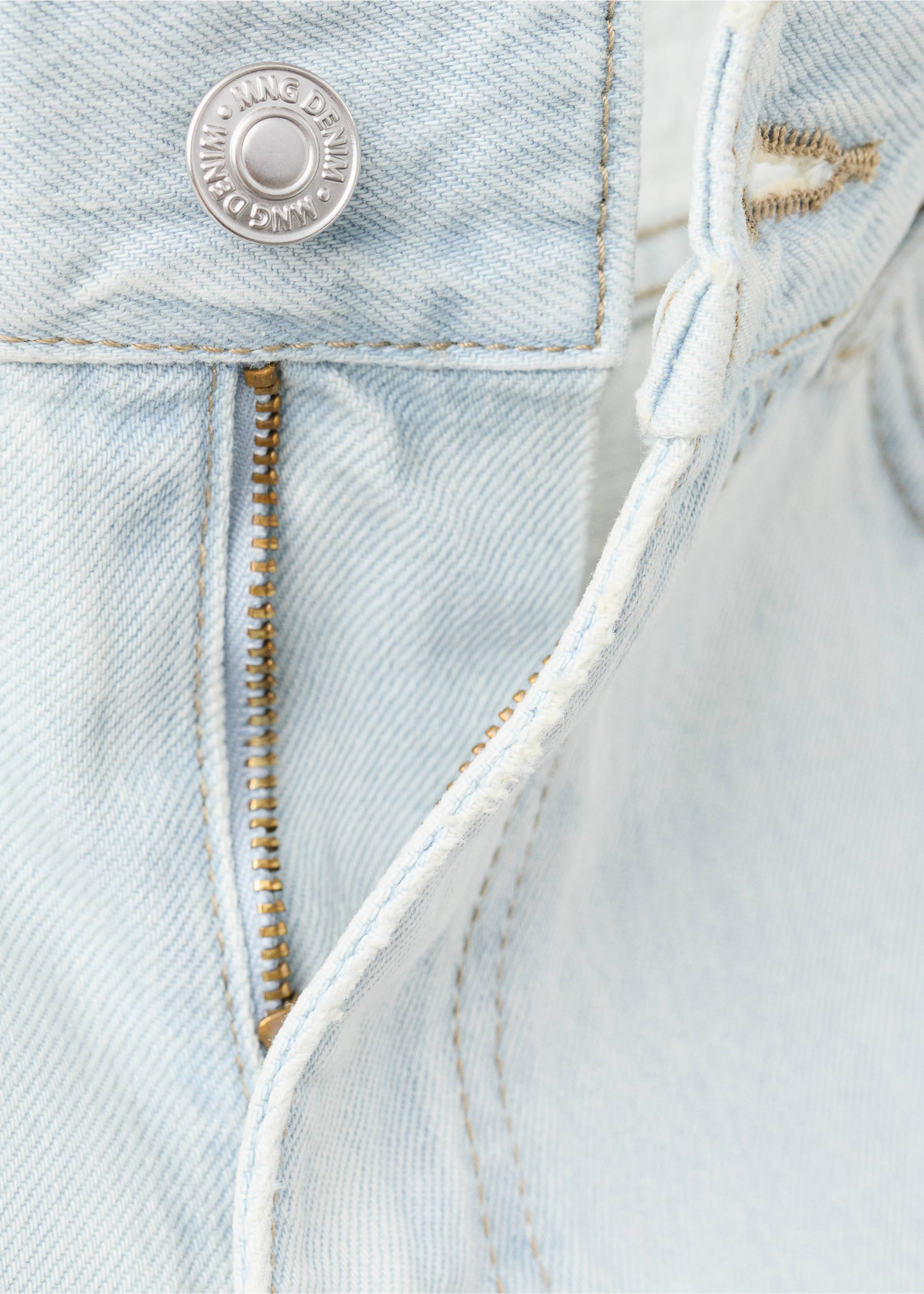 Straight-fit denim bermuda shorts - Details of the article 8, Bleach Blue. Ref: 37031407-00.