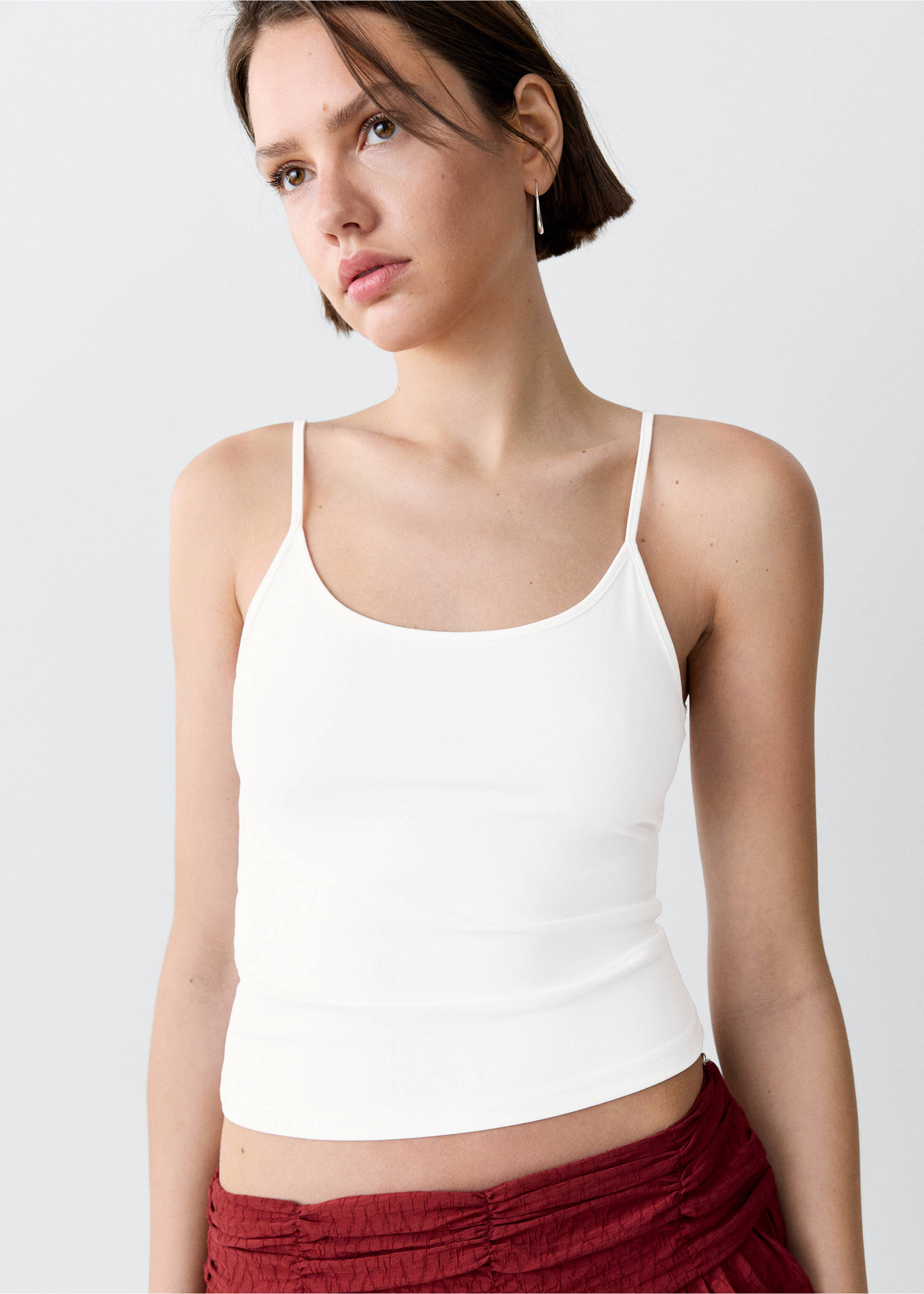 Fitted top with thin straps - Medium plane, Off White. Ref: 37031414-00.