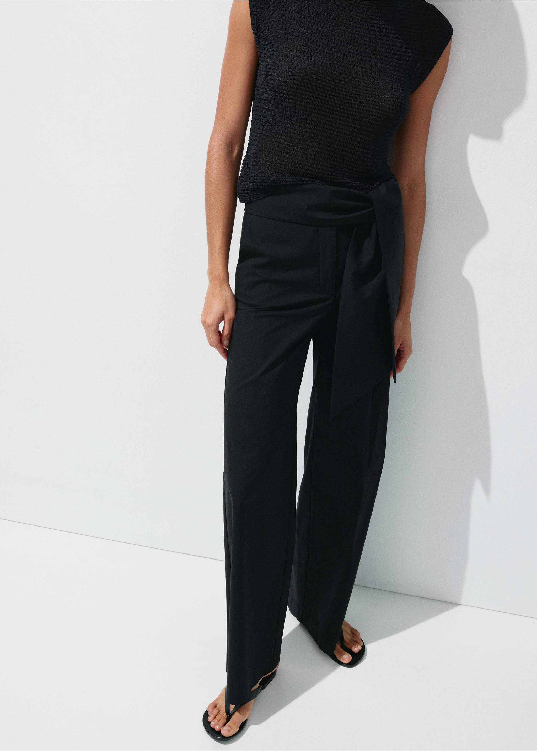 Bow straight trousers - Medium plane, Black. Ref: 37031416-00.
