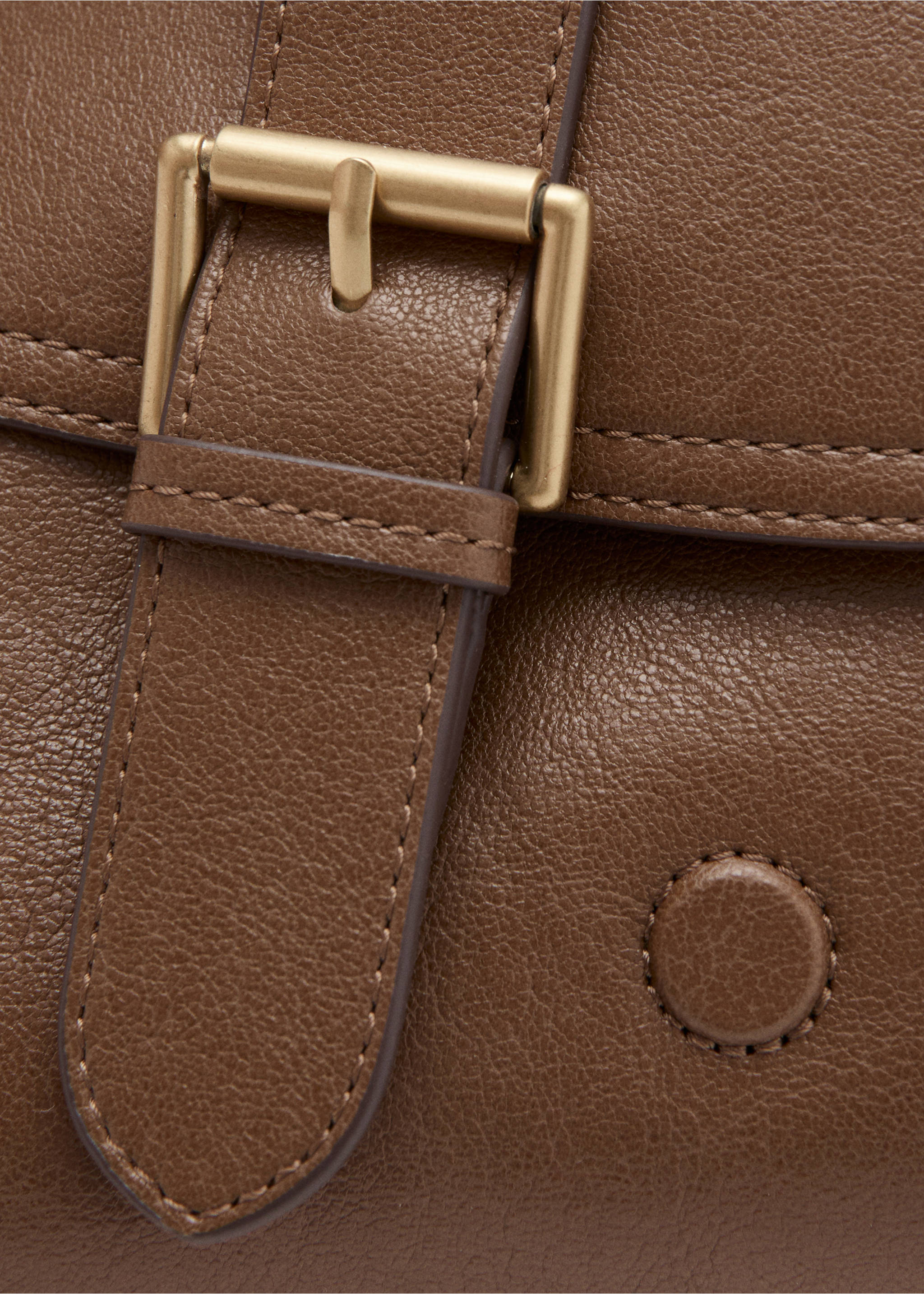 Shoulder bag with buckle - Details of the article 3, Medium Brown. Ref: 37031425-00.