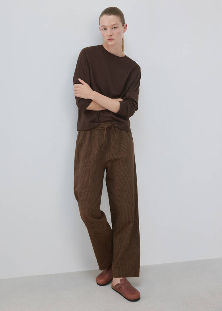 Seersucker striped two-piece pyjamas — Brown