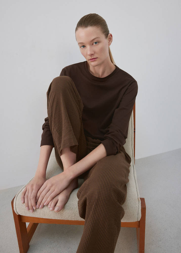 Seersucker striped two-piece pyjamas — Brown