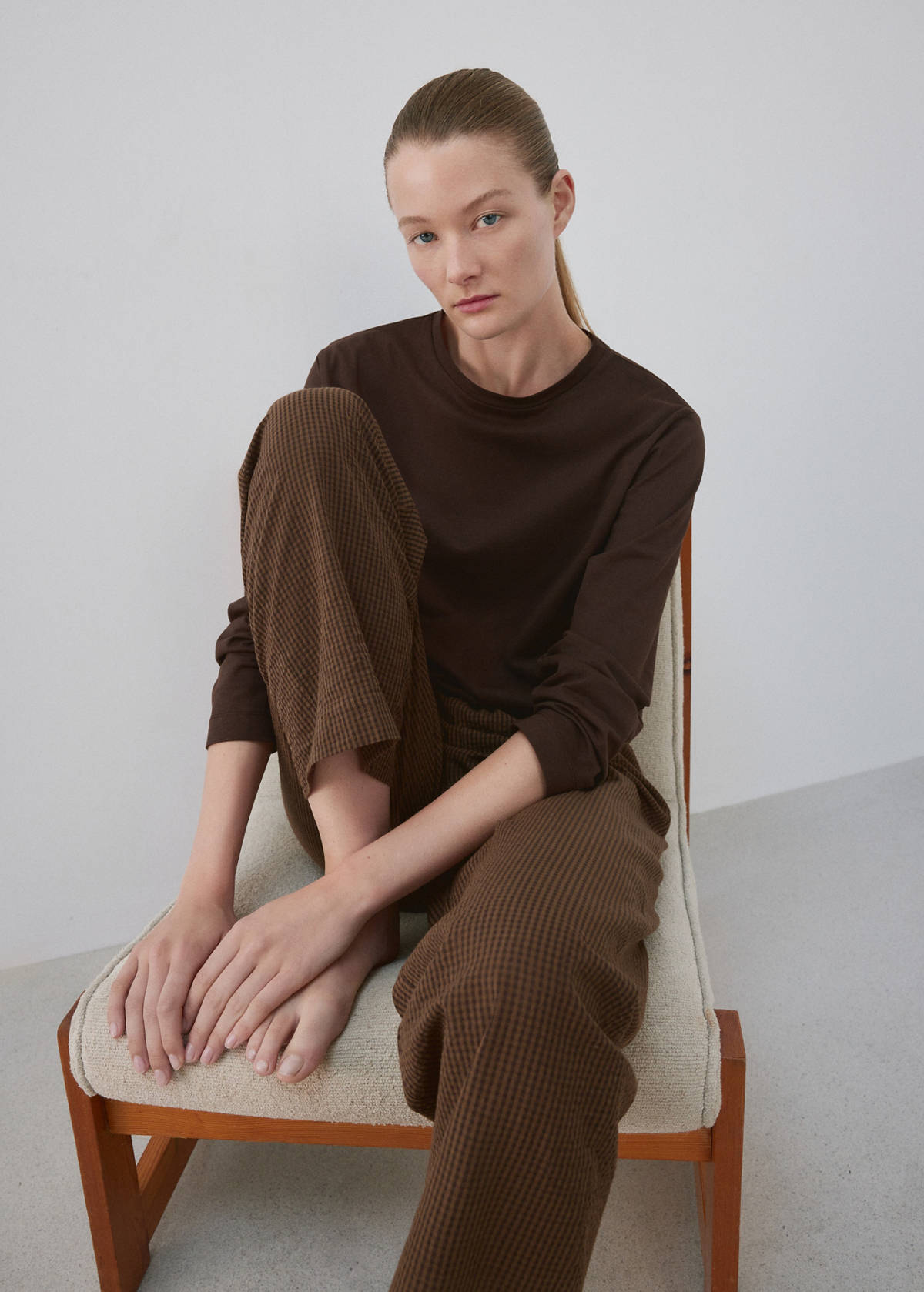 Seersucker striped two-piece pyjamas — Brown