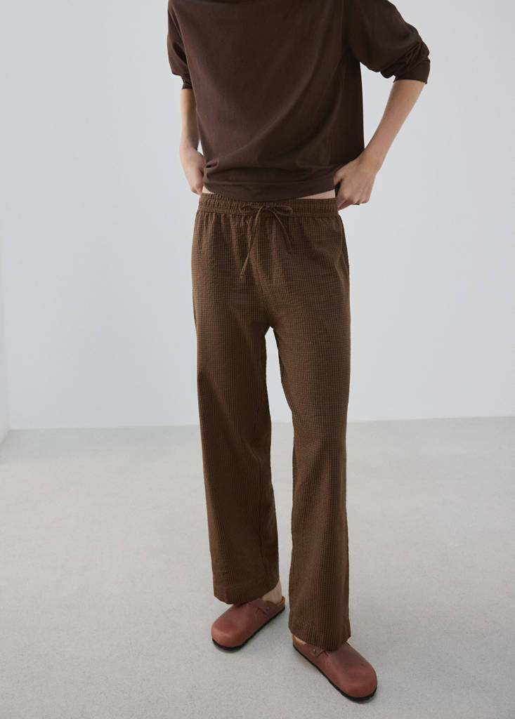 Seersucker striped two-piece pyjamas — Brown