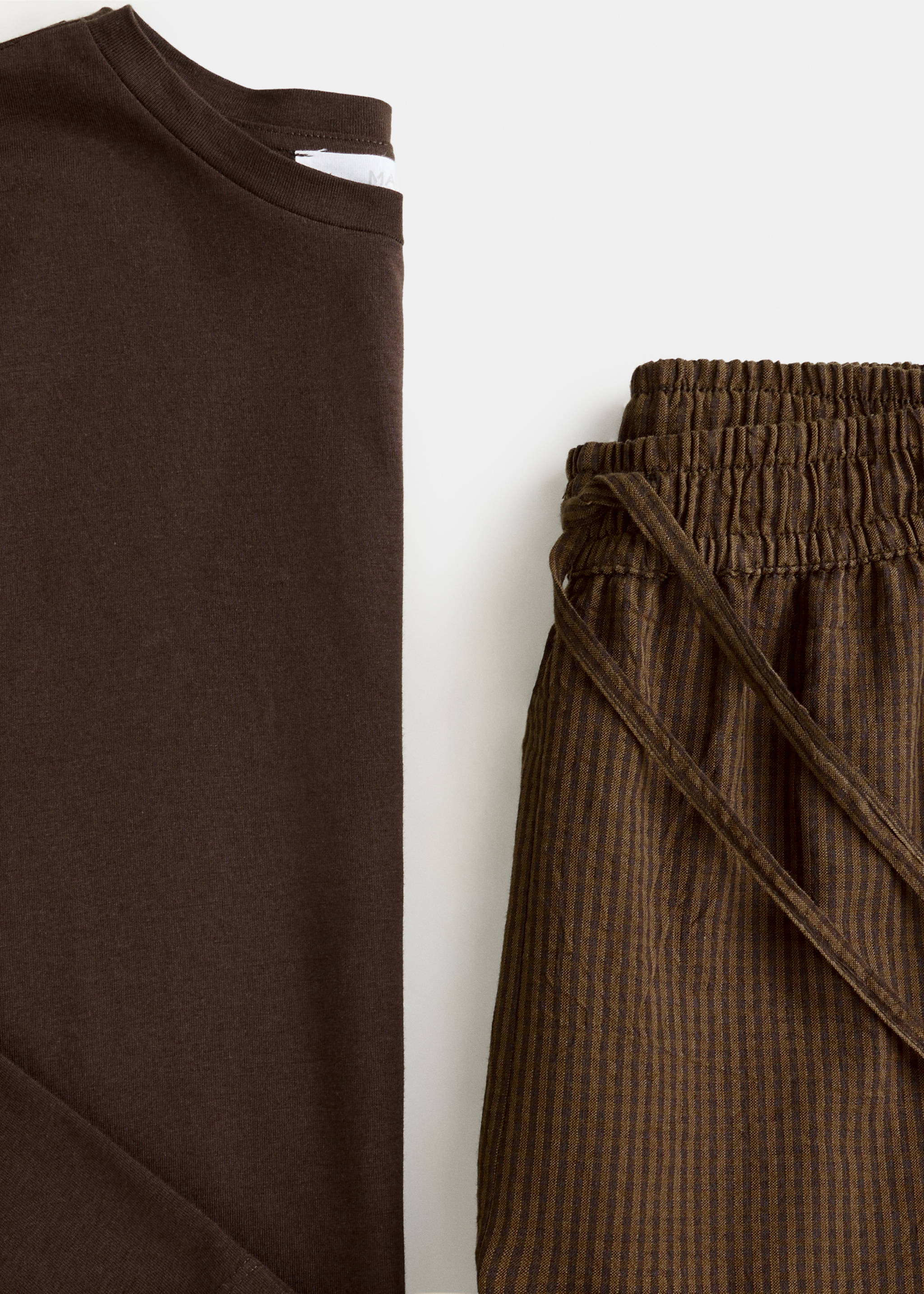 Zweiteiliges Pyjama-Set aus Seersucker mit Streifenmuster - Detail des Artikels 8