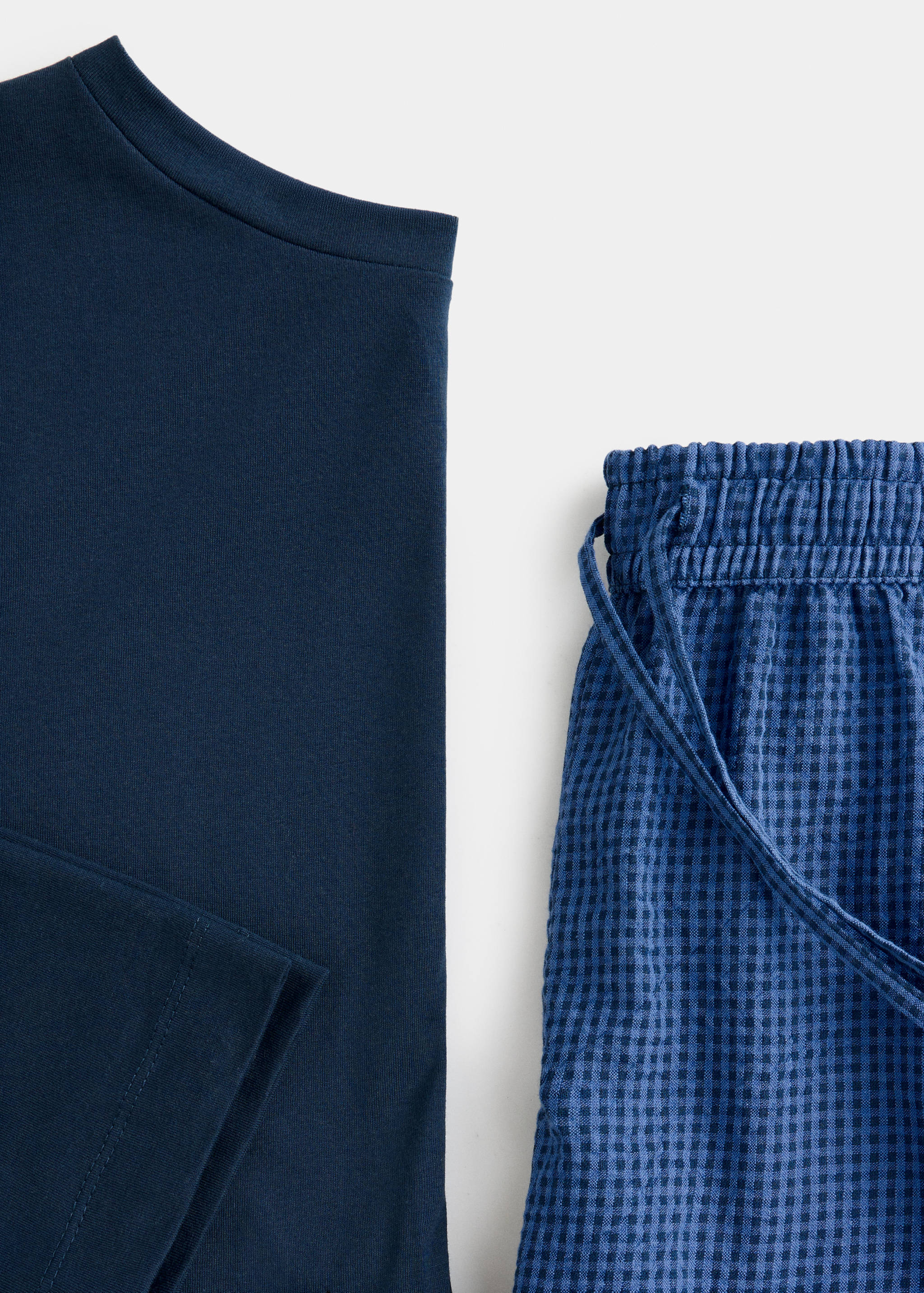 Zweiteiliges Pyjama-Set aus Seersucker mit Streifenmuster - Detail des Artikels 8
