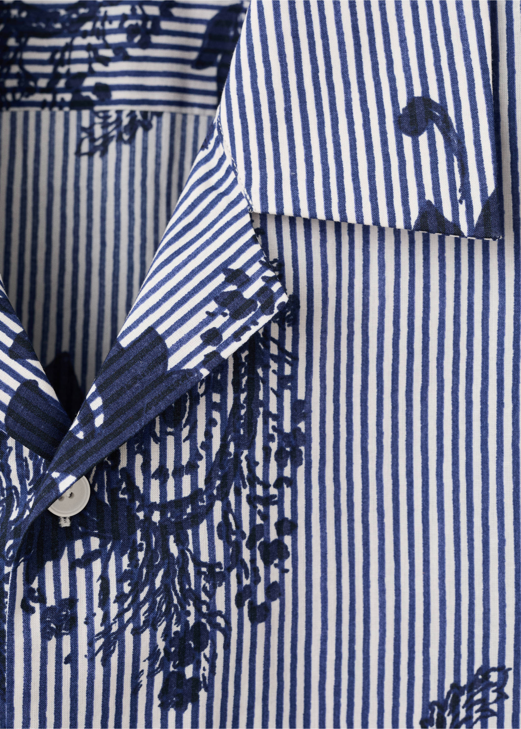 100% cotton printed shirt - Details of the article 0, Ink Blue. Ref: 37031435-00.