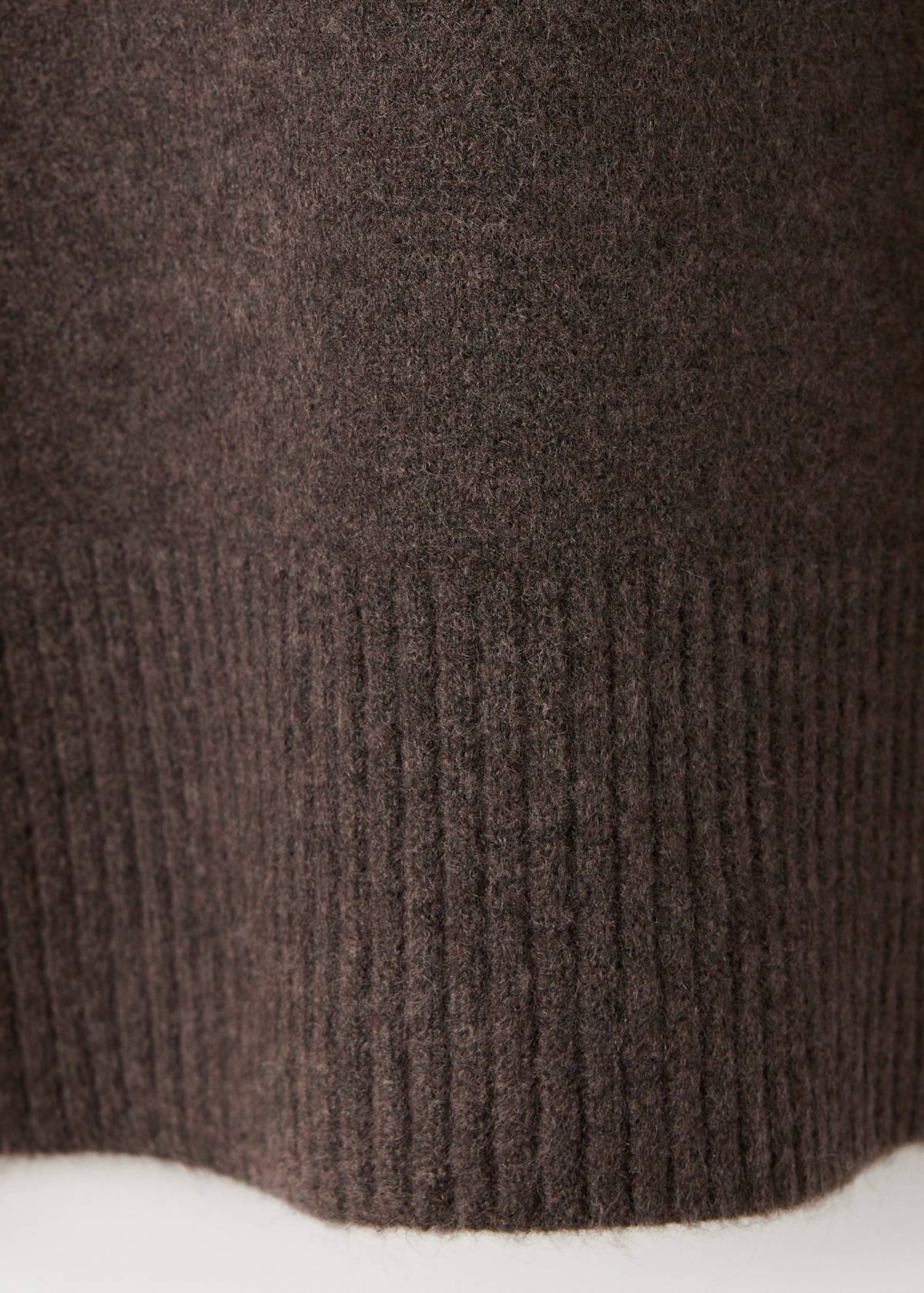 Turtleneck knit sweater — Chocolate