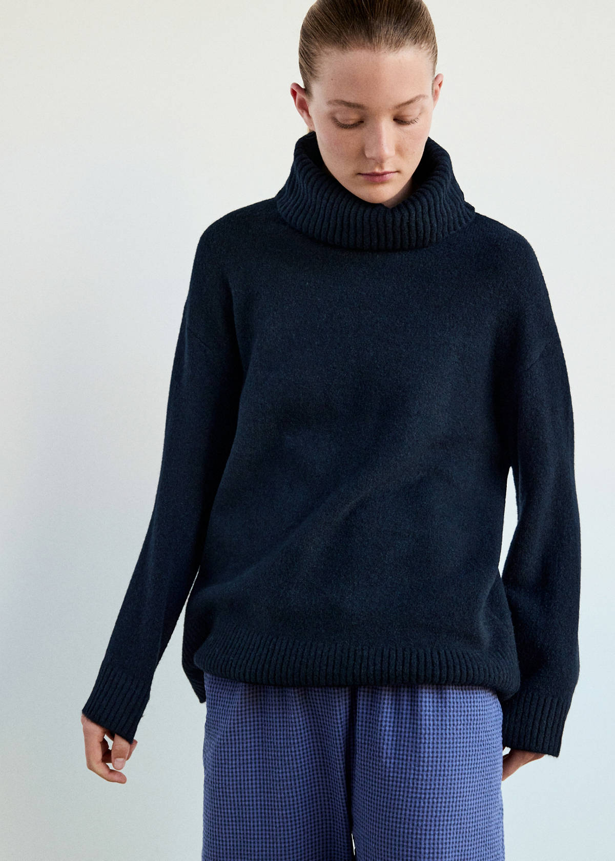 Turtleneck knit sweater — Navy