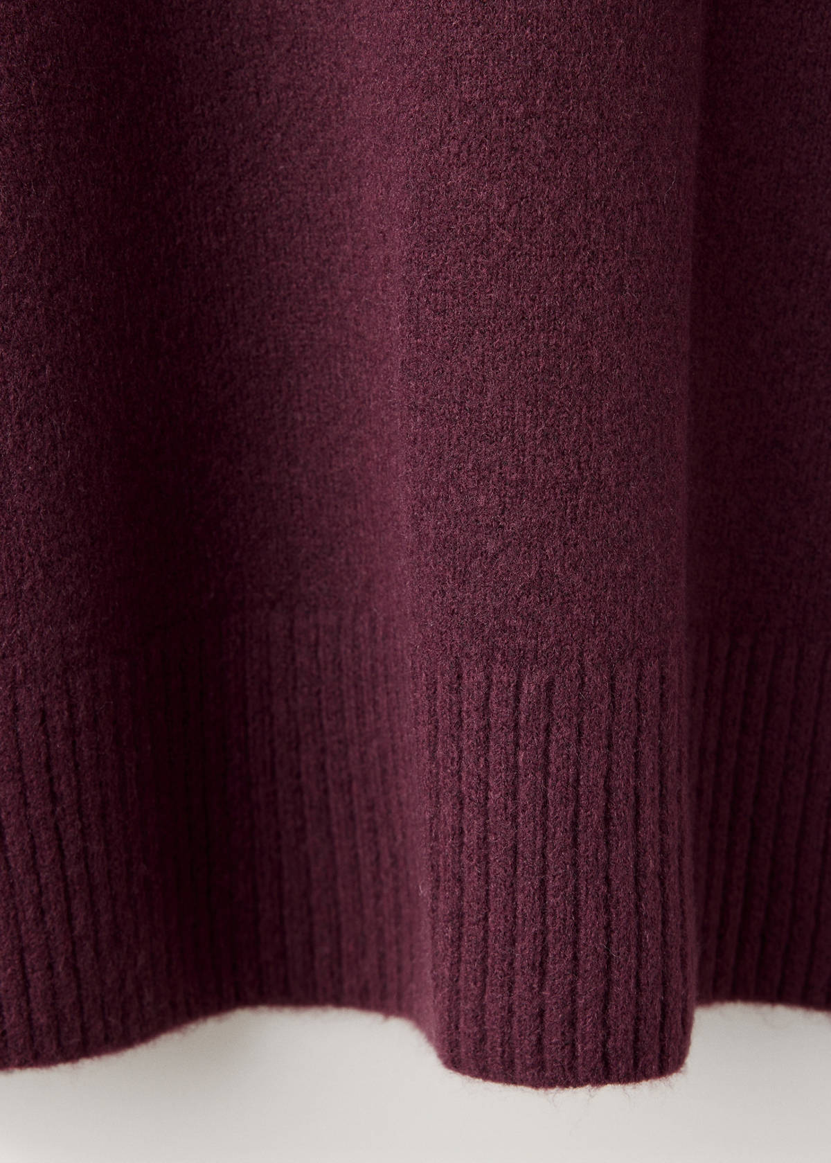 Turtleneck knit sweater — Burgundy
