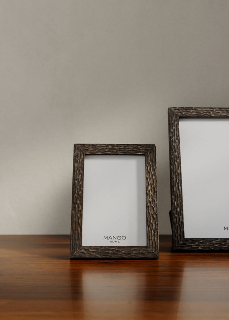 Large carved wooden photo frame — Chocolate