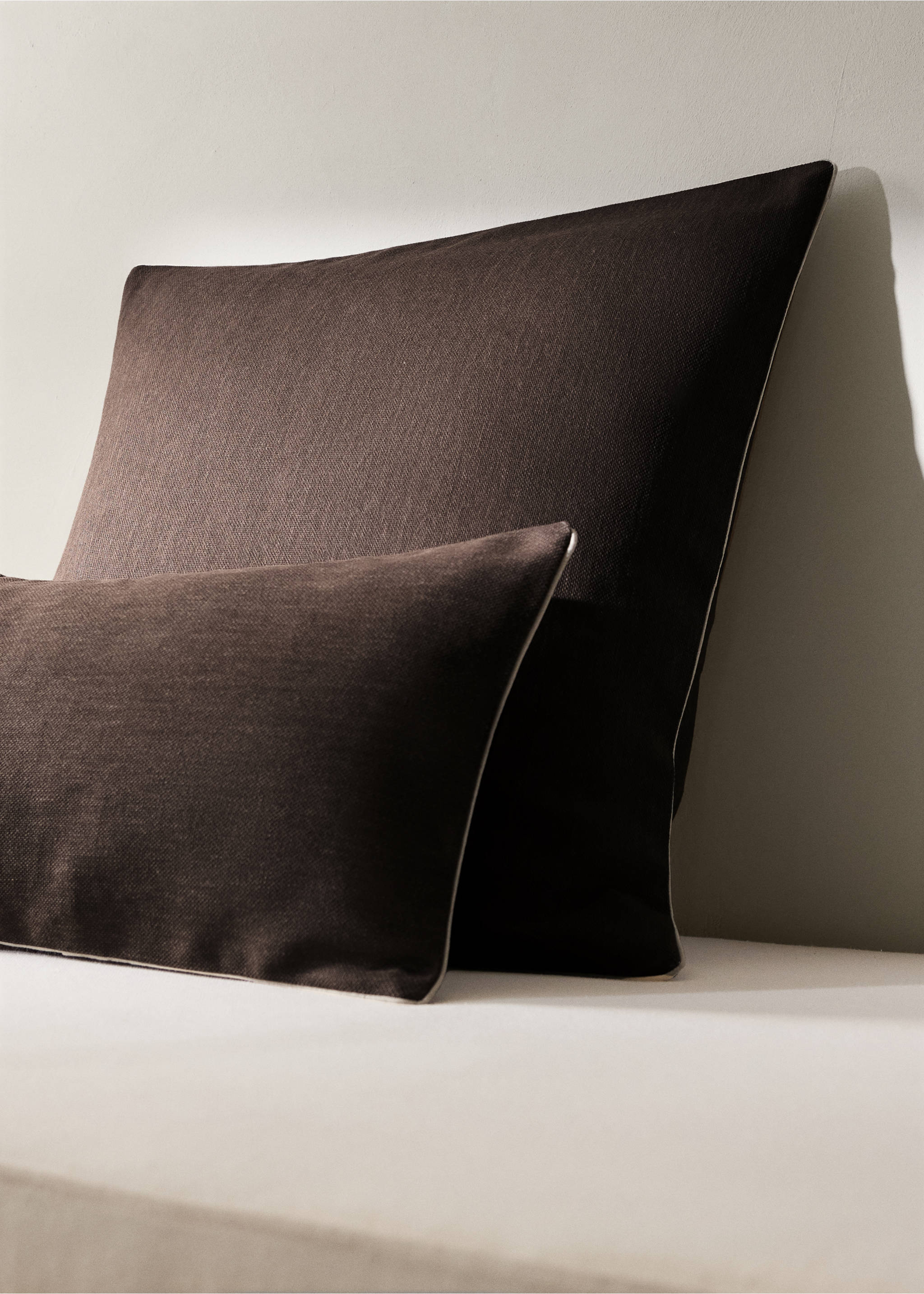 Cotton cushion cover with structure 60x60cm - General plane, Brown. Ref: 37031463-00.