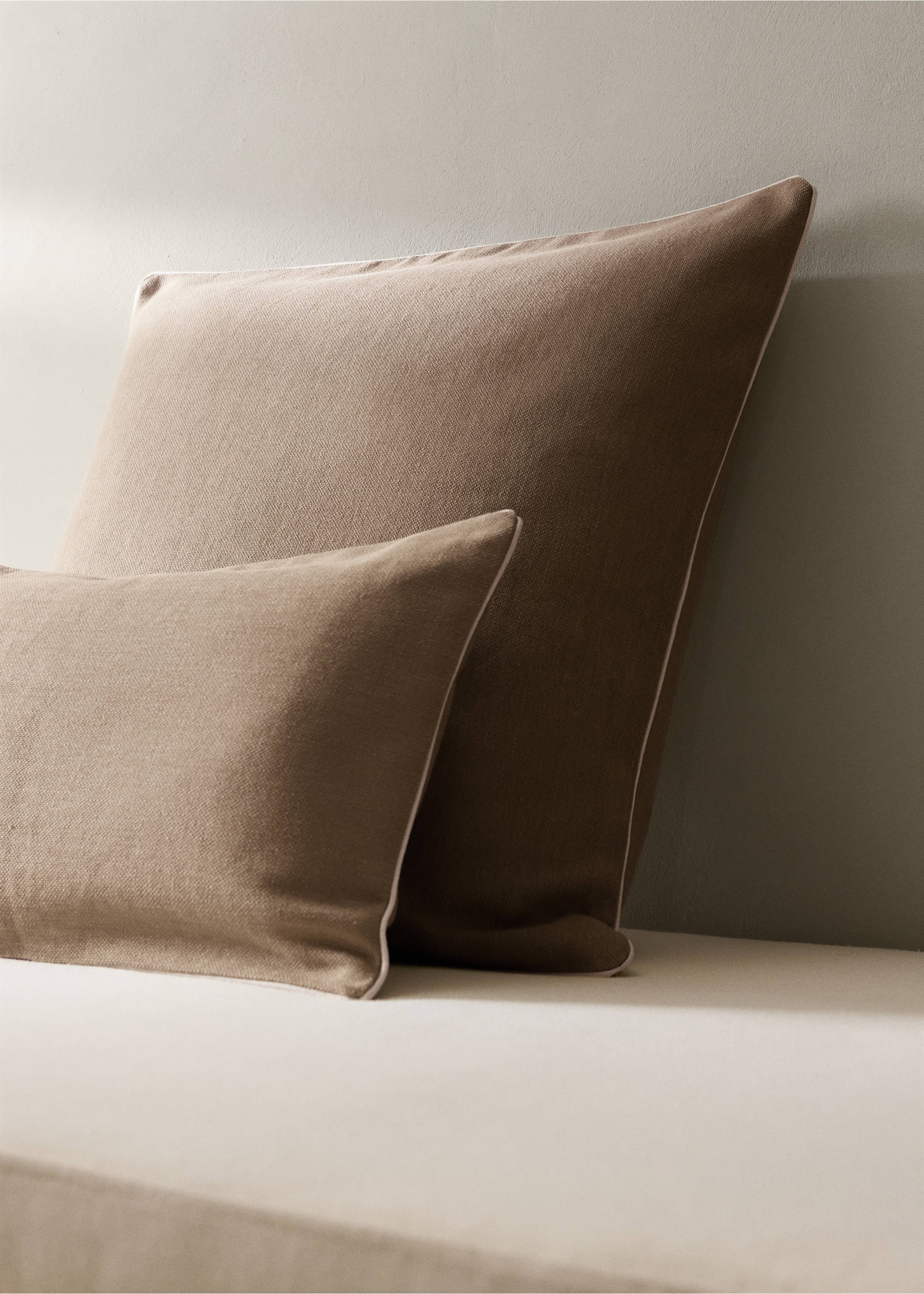 Cotton cushion cover with structure 60x60cm - General plane, Light/Pastel Brown. Ref: 37031463-00.