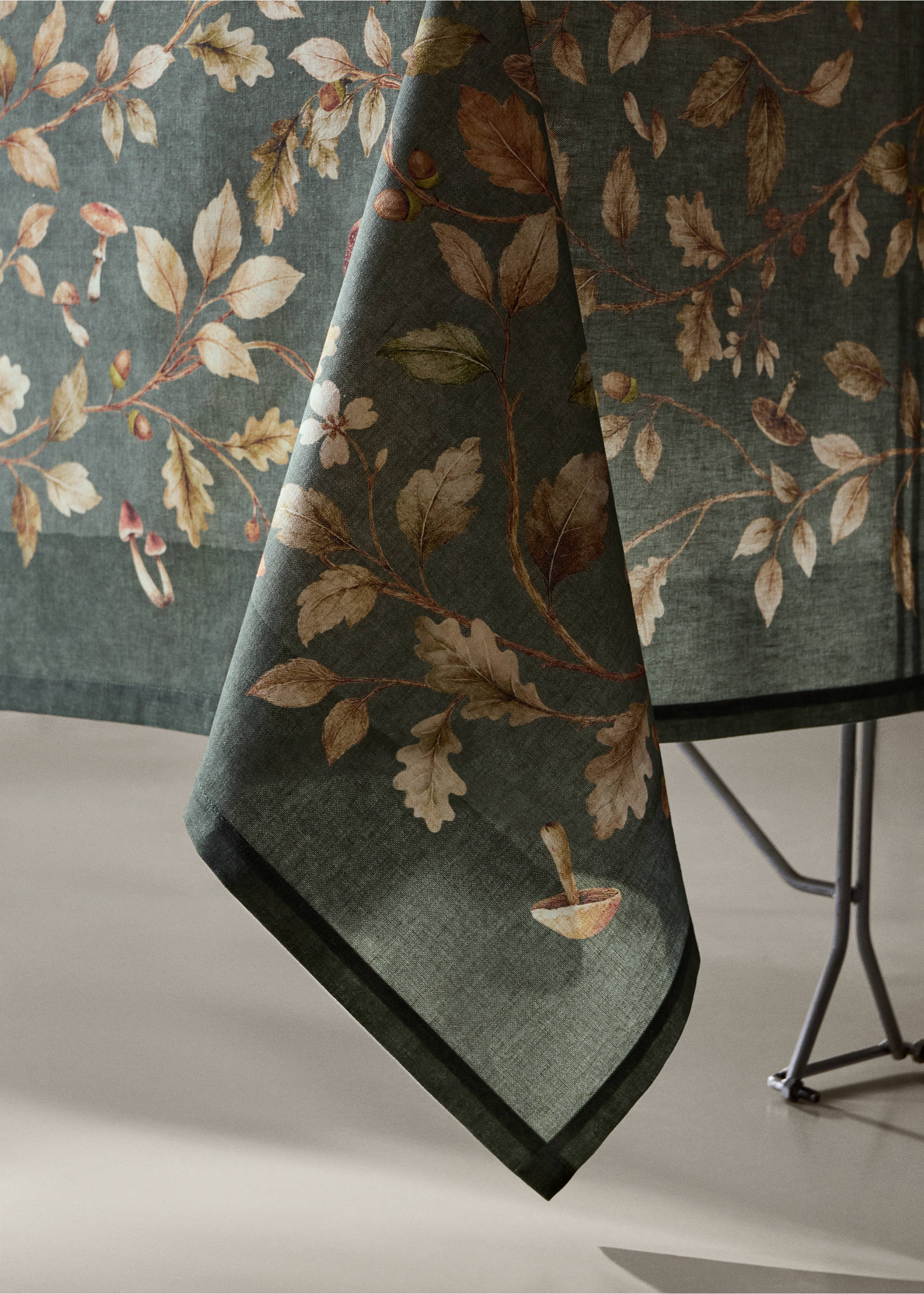 Autumnal printed linen-cotton tablecloth for 8 to 10 guests - Details of the article 8, Pastel Green. Ref: 37031482-00.