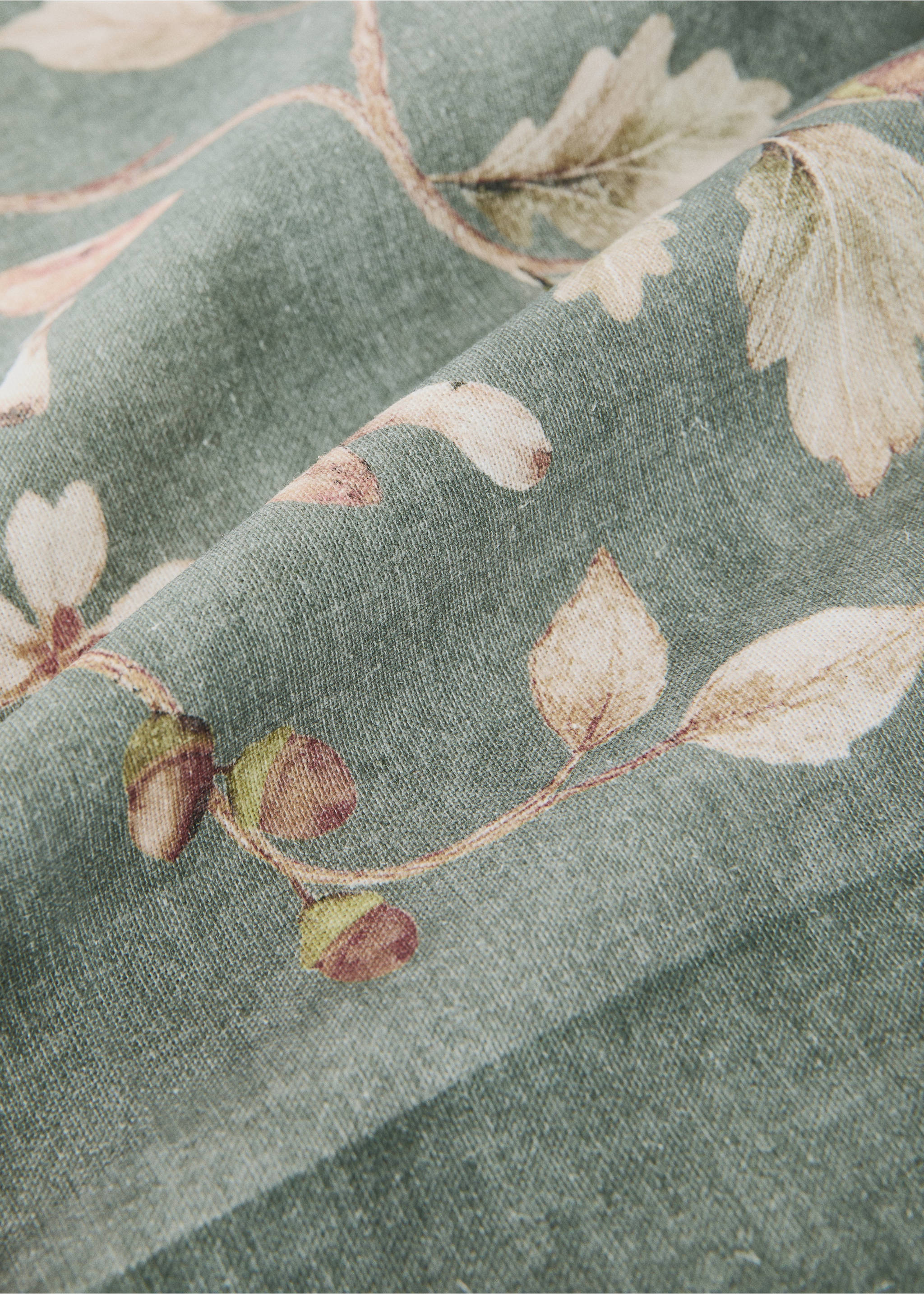 Autumnal printed linen-cotton tablecloth for 8 to 10 guests - Details of the article 1, Pastel Green. Ref: 37031482-00.
